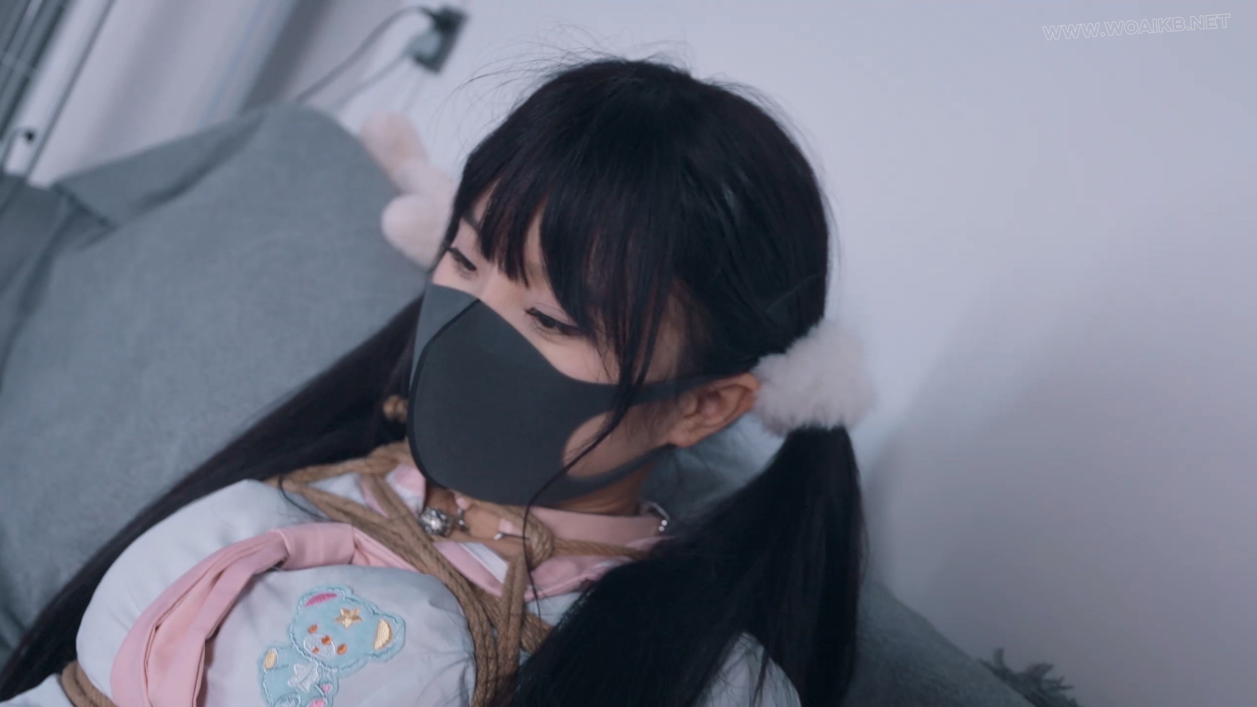 《应聘的女模特5》我在网上发布一则“应聘绳模”的兼职，没多久一位JK小姐姐就上门…