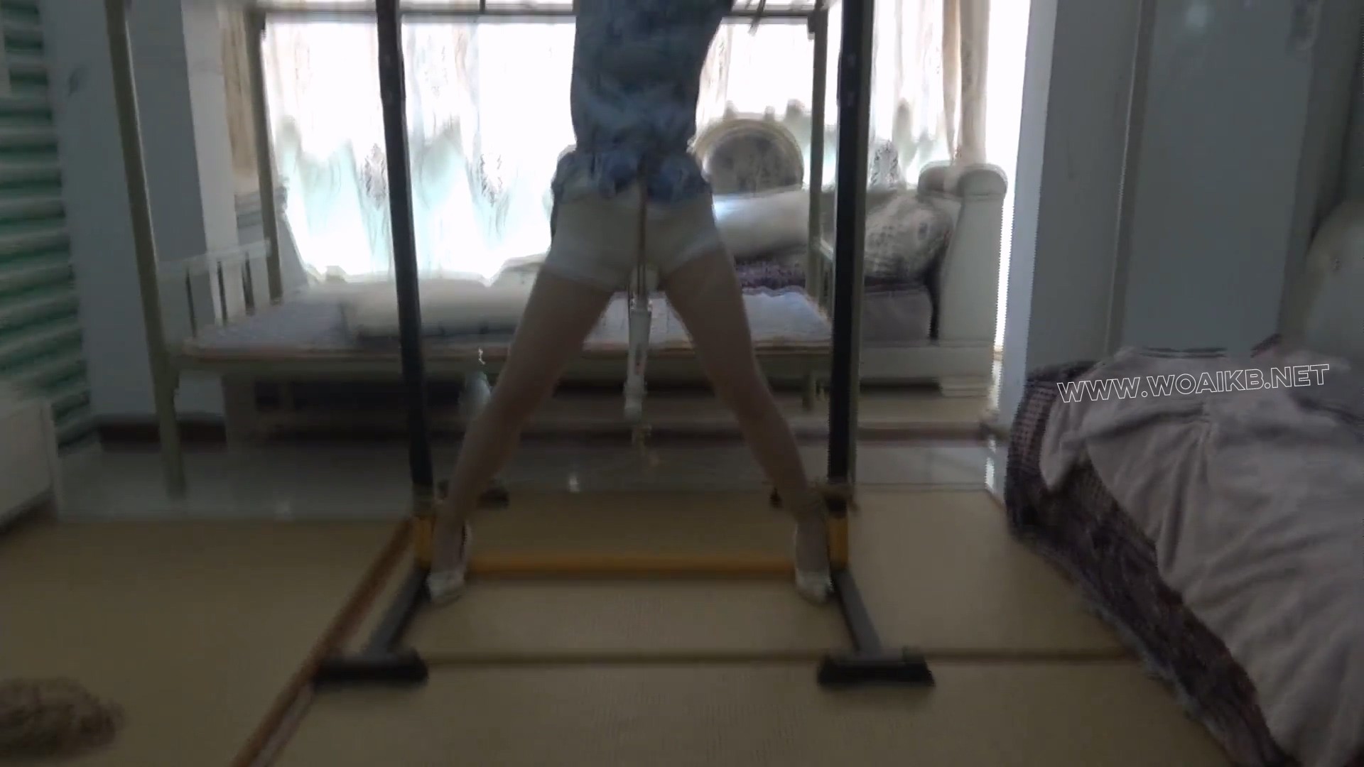 【佳怡】定拍 旗袍肉丝+高跟鞋 女孩回家被坏人用枪威胁 女孩无力反抗被捆了起来棒... 预览图 5