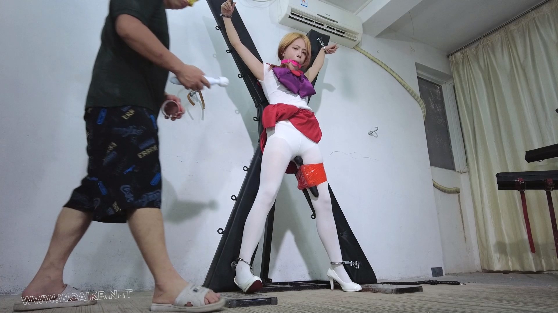 cos美少女战士！落入反派的美少女战士被残忍的羞辱折磨！棒棒强震手指入体强高！鞭... 预览图 15