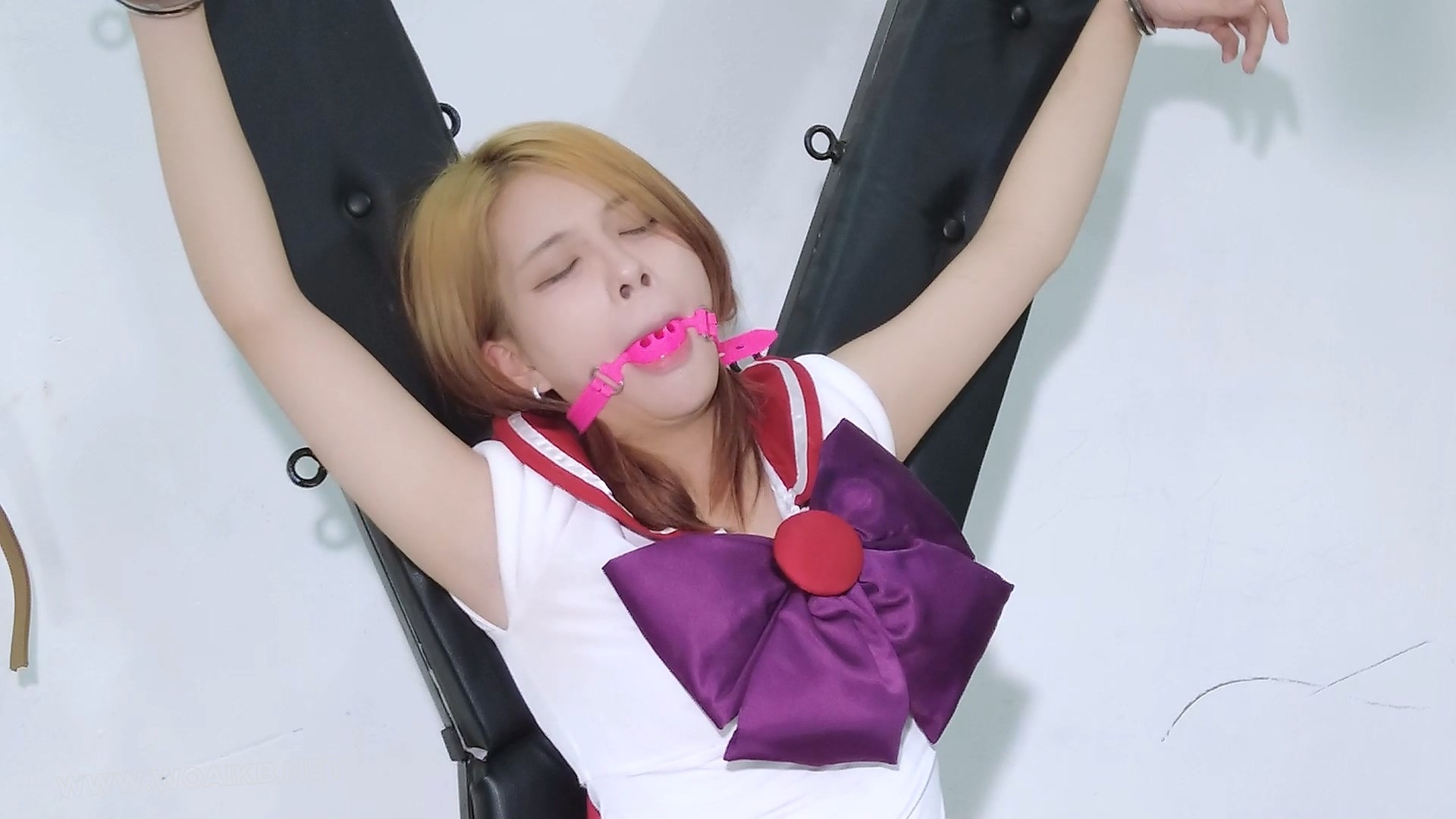 cos美少女战士！落入反派的美少女战士被残忍的羞辱折磨！棒棒强震手指入体强高！鞭... 预览图 17