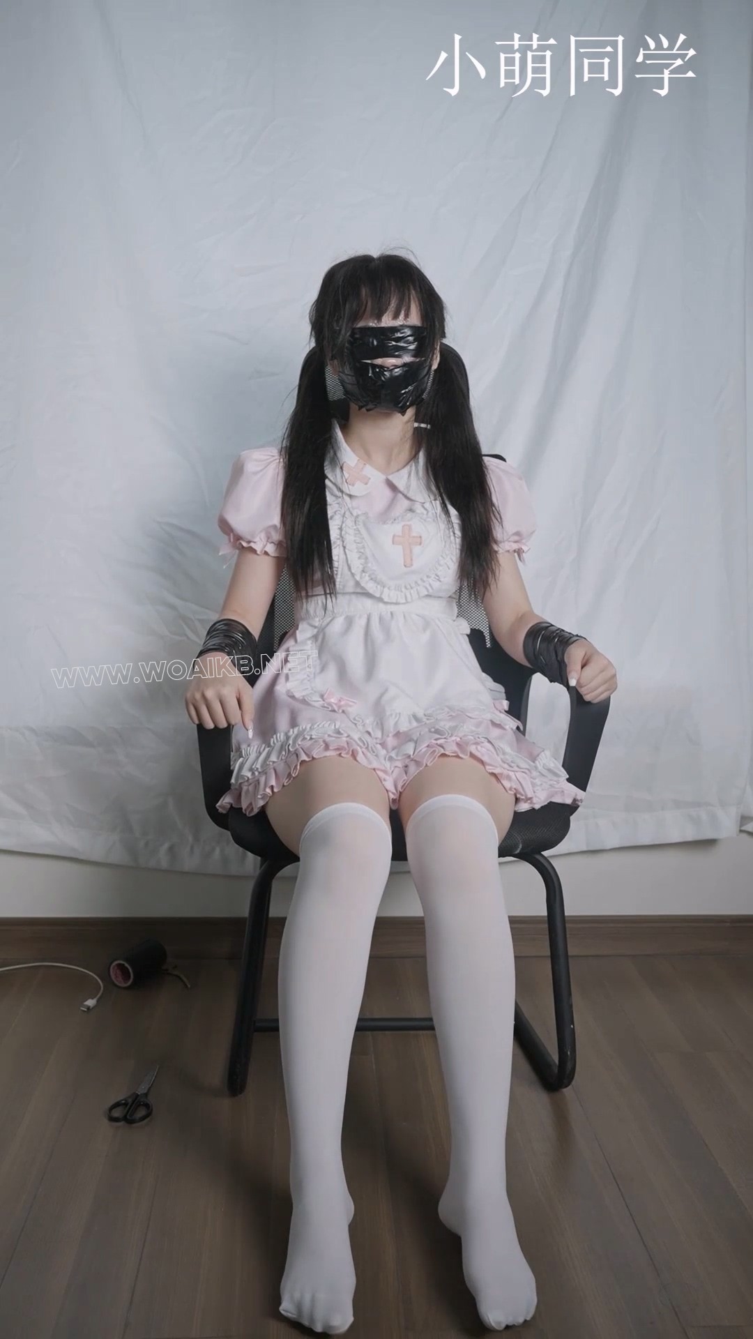 【小萌同学】定拍双马尾女仆真空袋和胶带闷绝 预览图 6