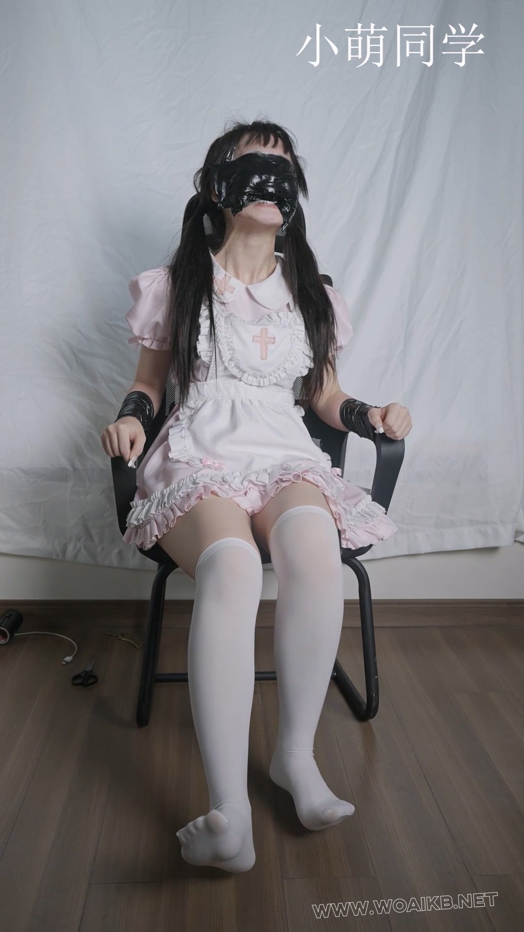 【小萌同学】定拍双马尾女仆真空袋和胶带闷绝 预览图 7