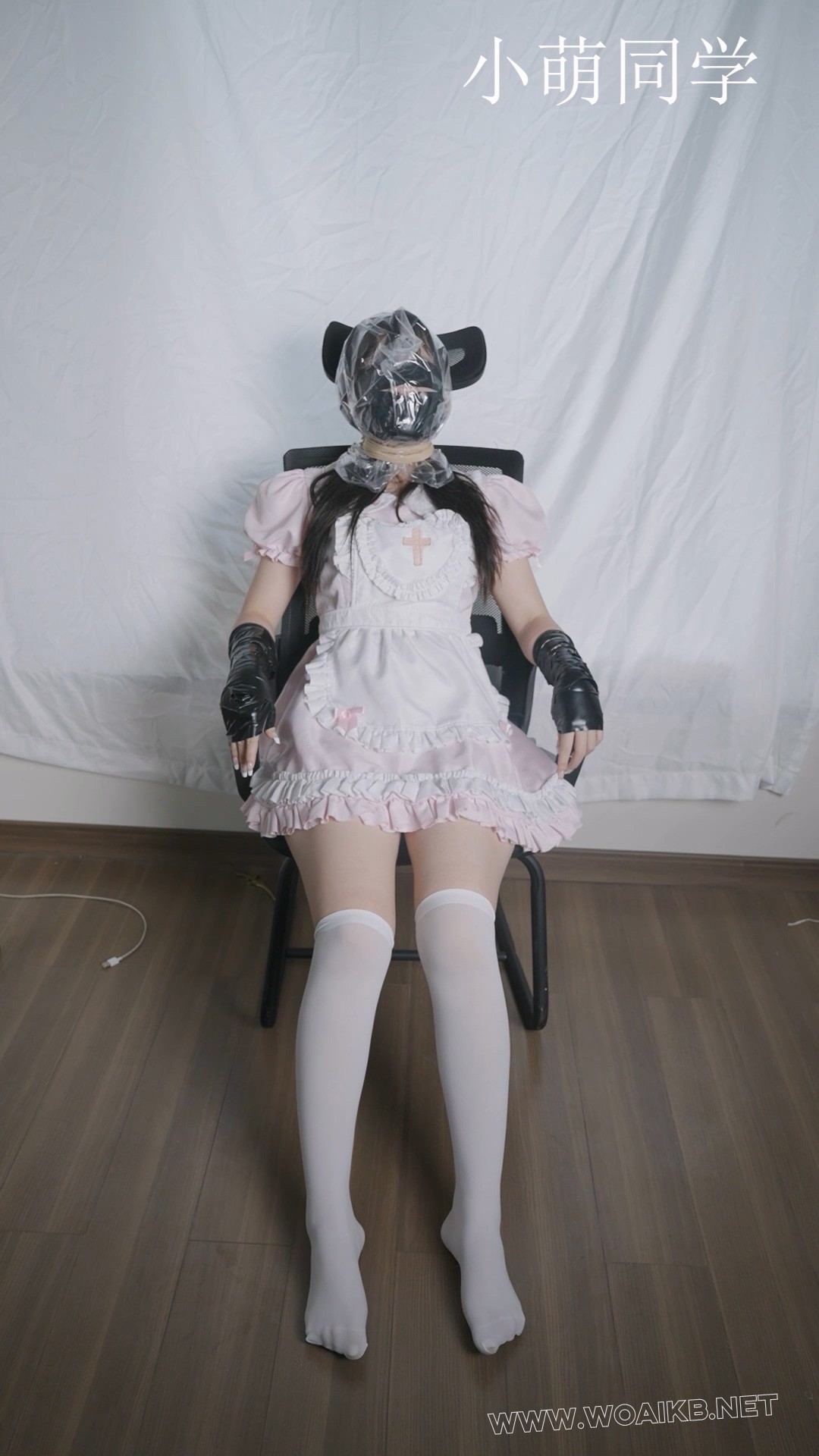 【小萌同学】定拍双马尾女仆真空袋和胶带闷绝 预览图 8