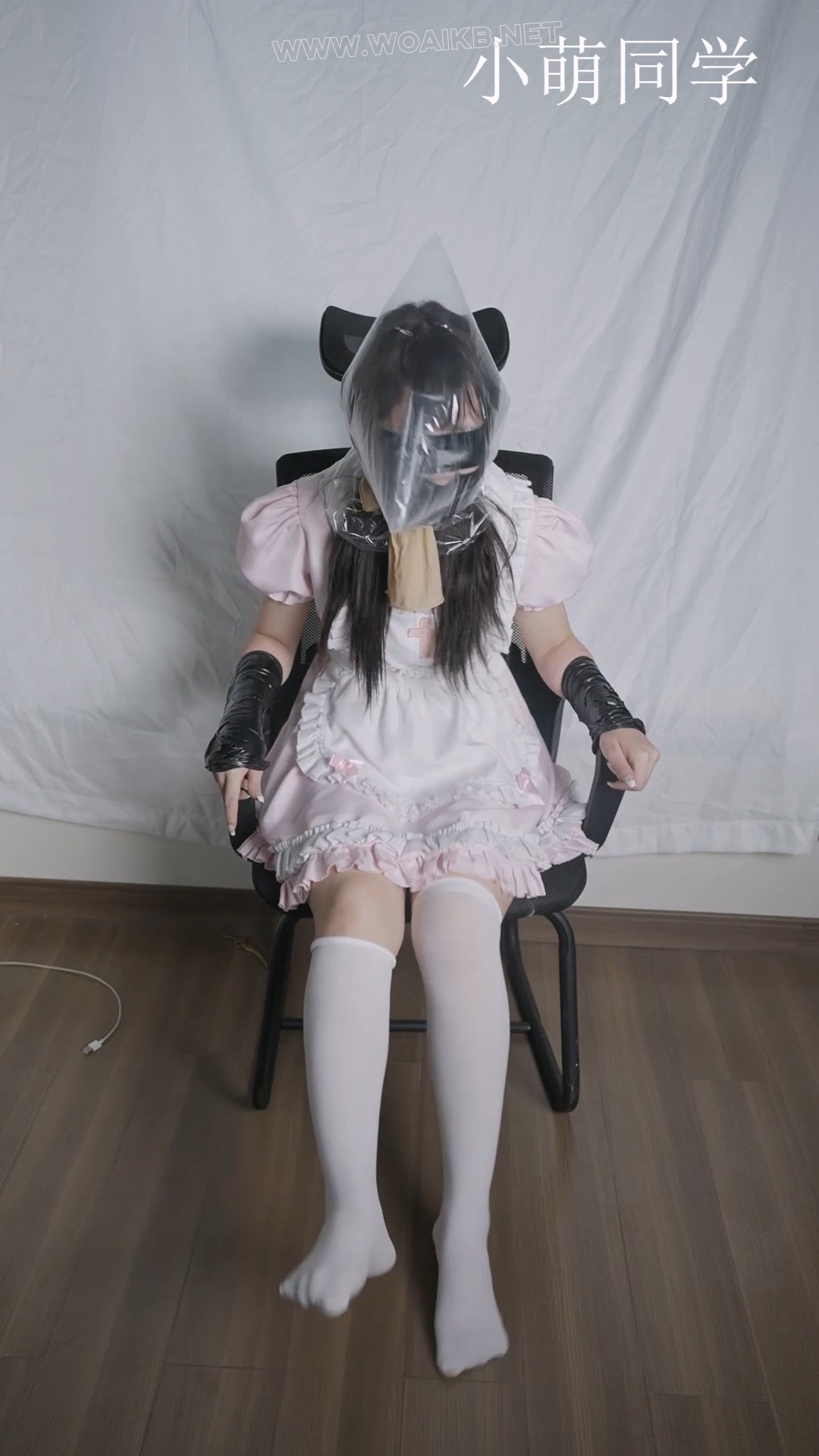 【小萌同学】定拍双马尾女仆真空袋和胶带闷绝 预览图 9