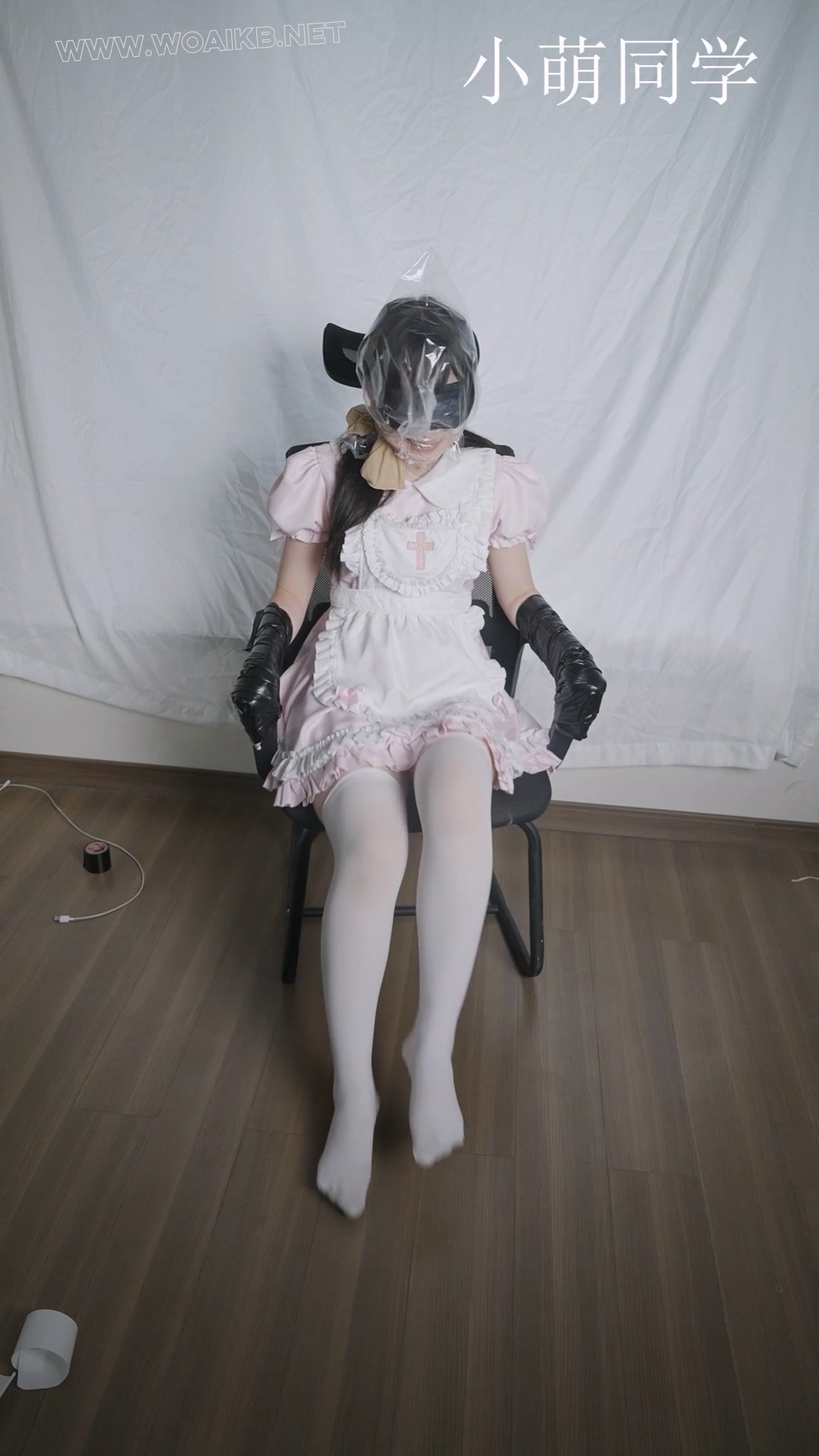 【小萌同学】定拍双马尾女仆真空袋和胶带闷绝 预览图 10