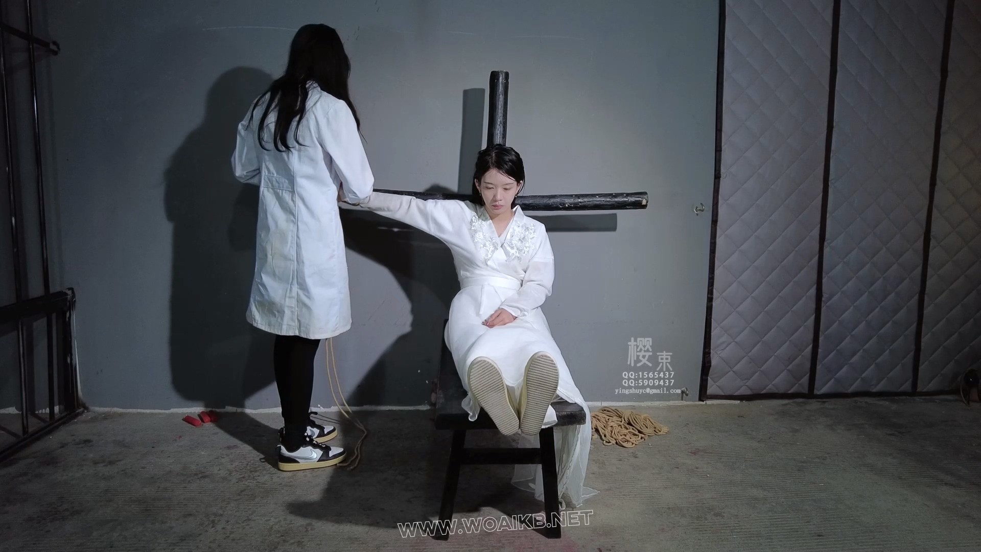 古装白袜！老虎凳上狂挠白袜脚心！棒棒刺激强G！电击疼的嗷嗷叫！  《第5号试药者... 预览图 1