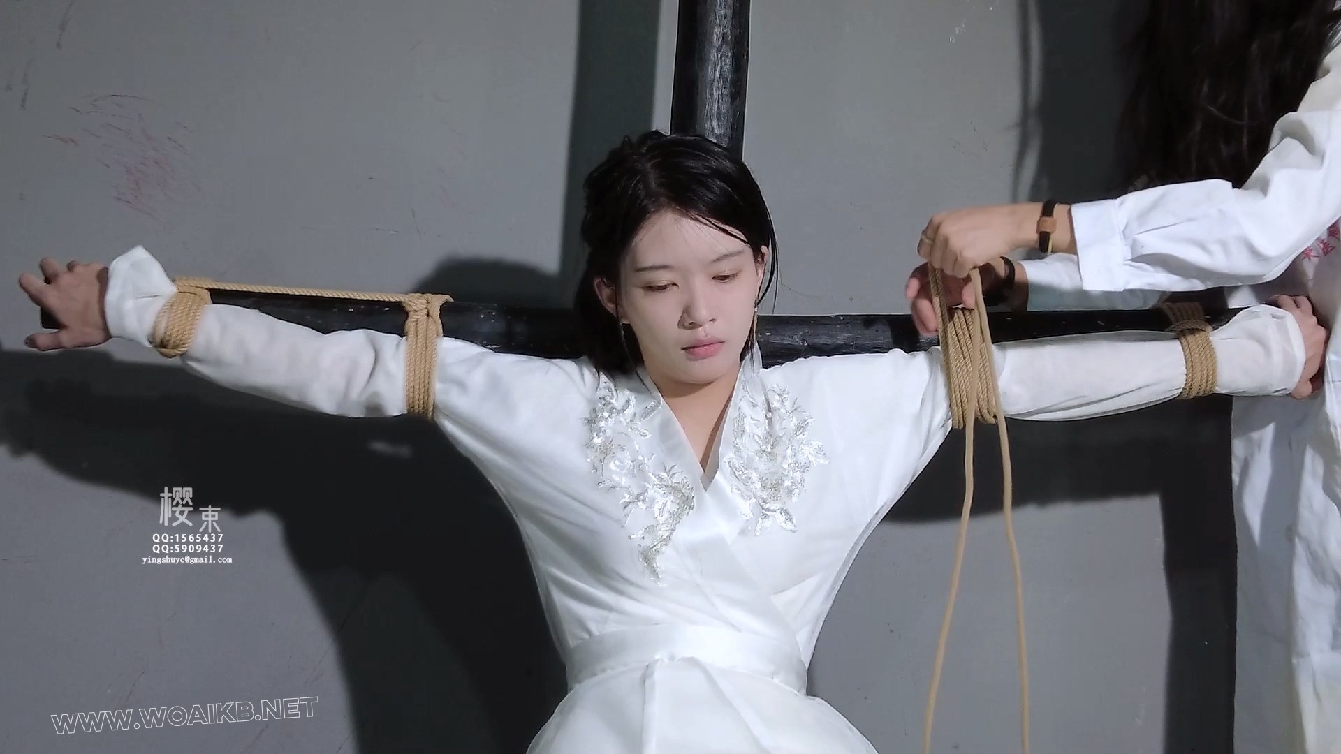 古装白袜！老虎凳上狂挠白袜脚心！棒棒刺激强G！电击疼的嗷嗷叫！  《第5号试药者... 预览图 4