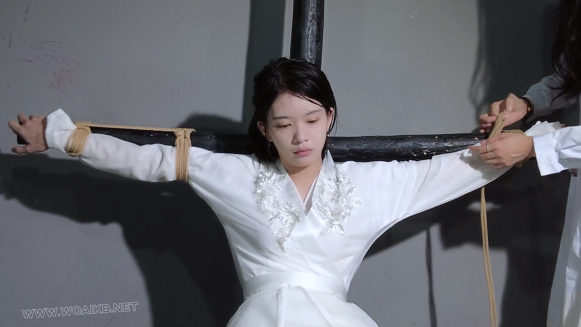 古装白袜！老虎凳上狂挠白袜脚心！棒棒刺激强G！电击疼的嗷嗷叫！  《第5号试药者... 预览图 3