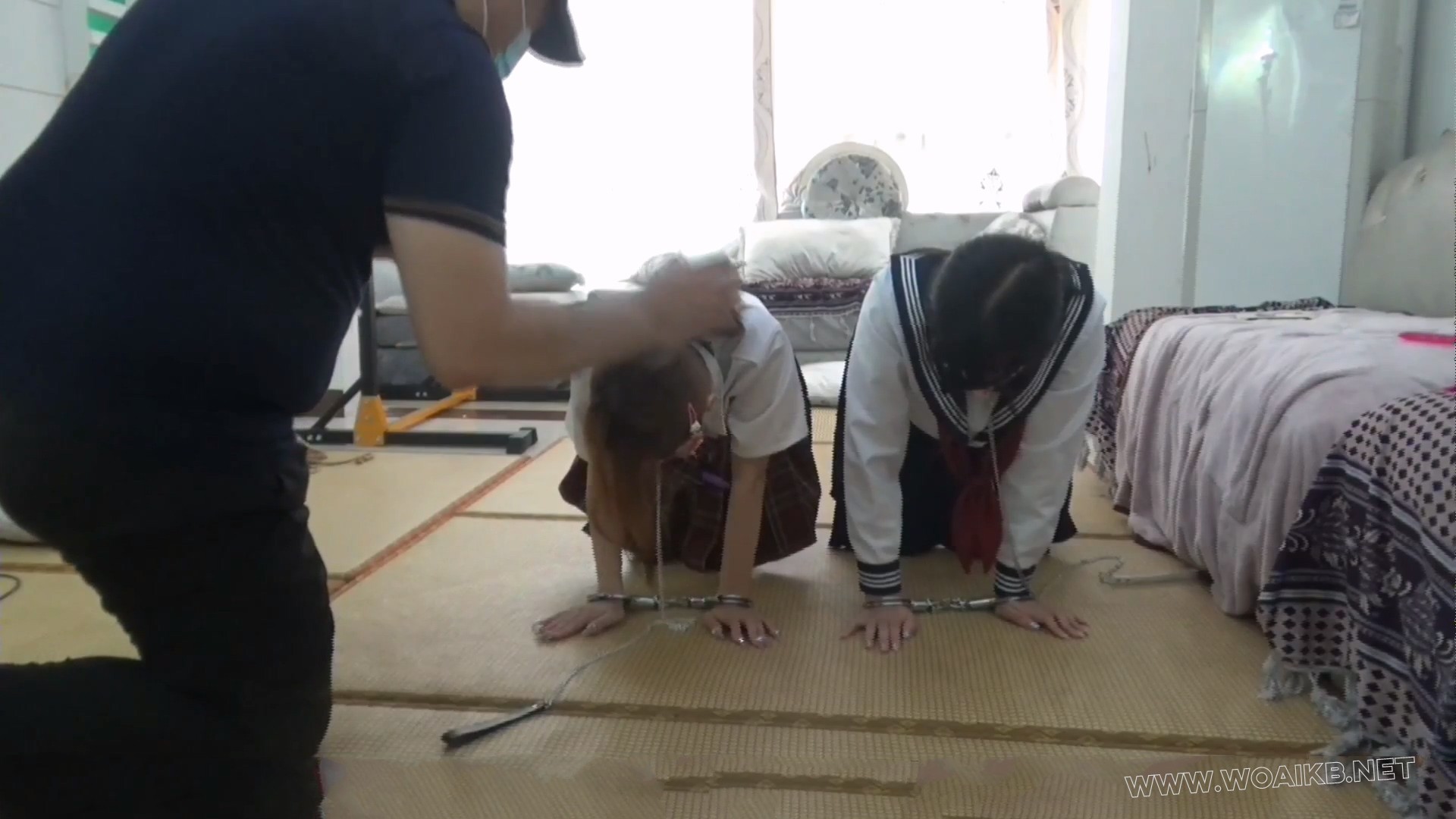 【玉箫】【琳媚】爱缚姐妹日常家访【下】 被老师发现秘密 带TD手铐爬行TJ 口水收集... 预览图 5