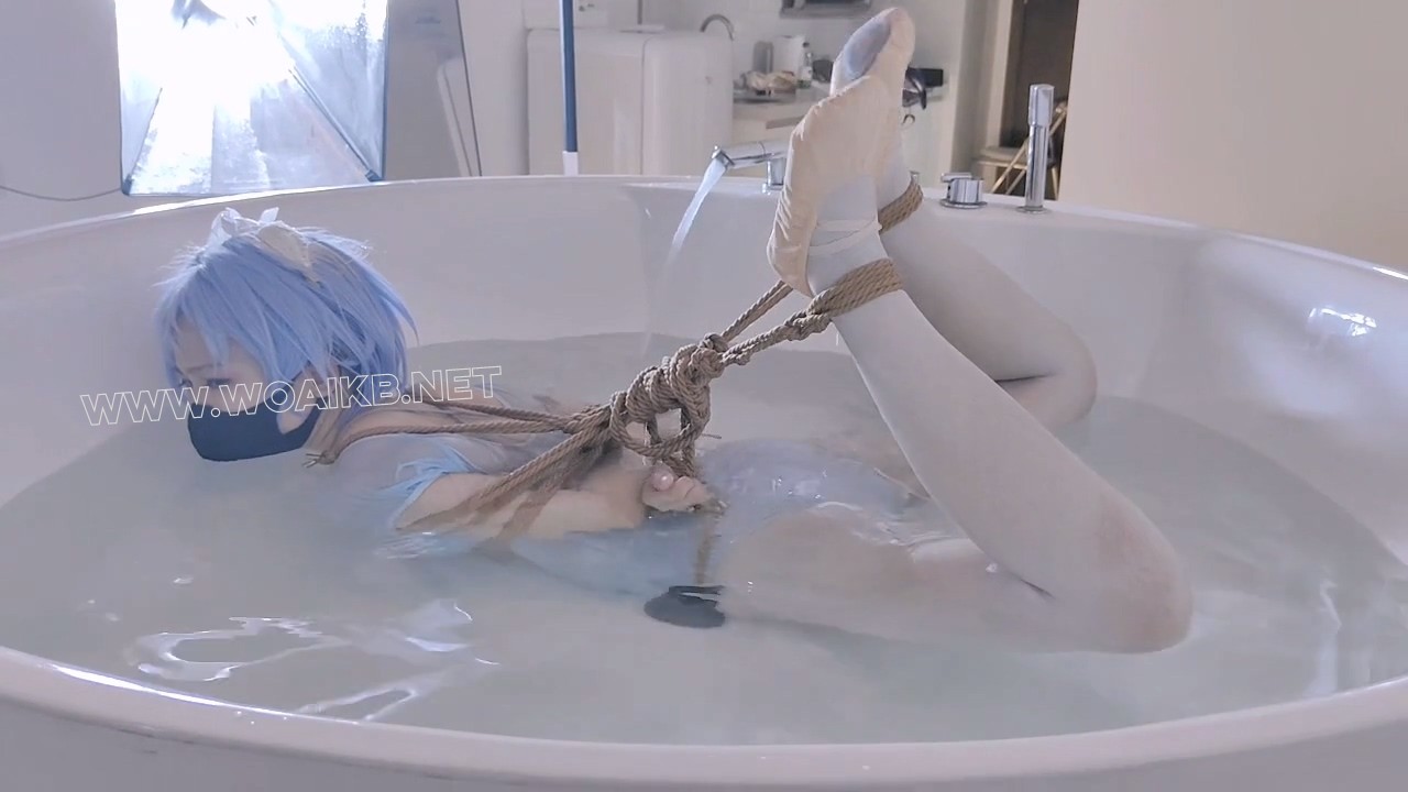 海砂-足尖白丝芭蕾少女沦为有钱人的浴缸驷马玩具 预览图 14