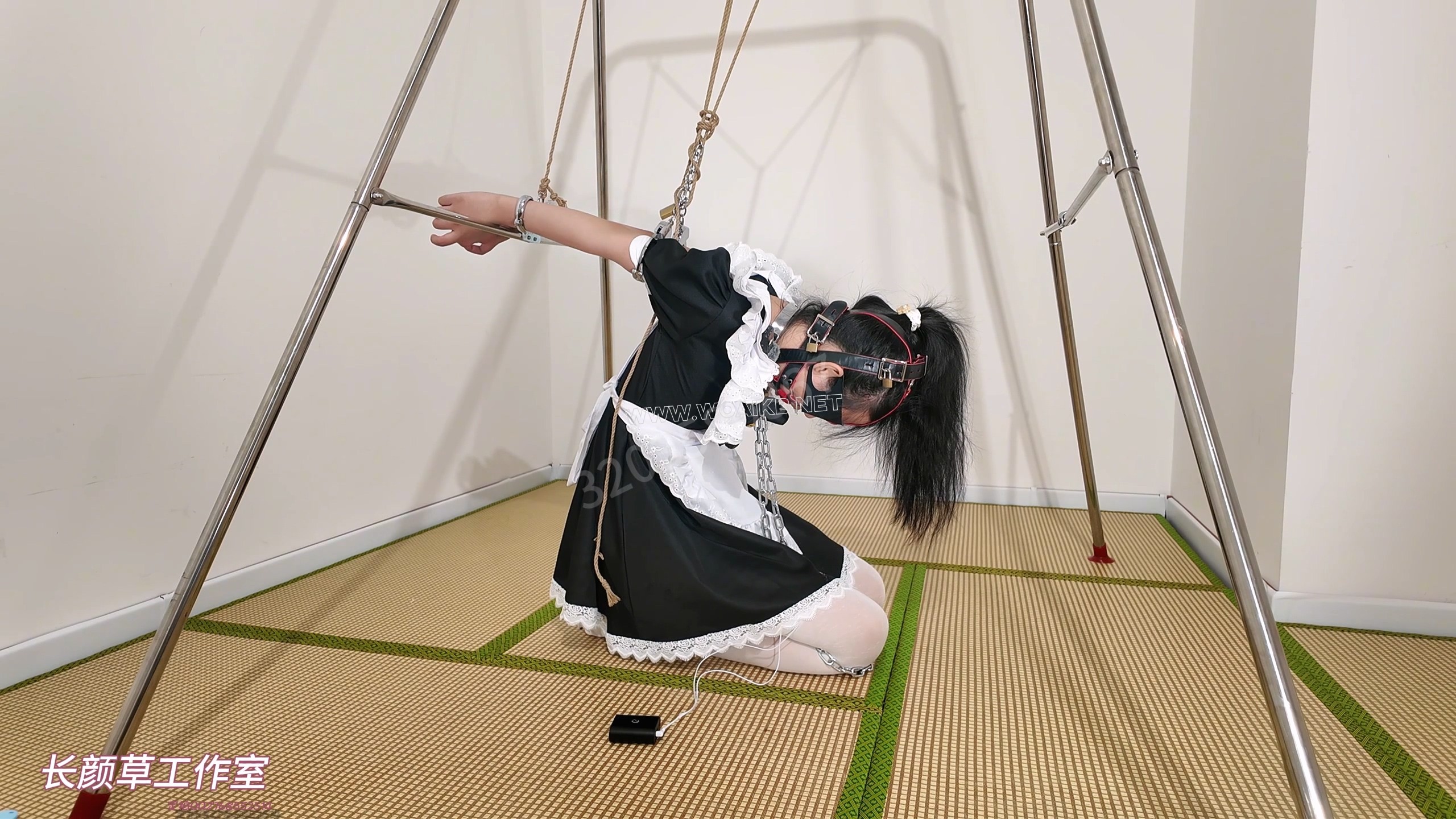 霜喵3小时囚禁调教加公厕调教上集 电击 小玩具爽的全身抽搐 镣铐 封耳 口球 蒙眼 ... 预览图 15