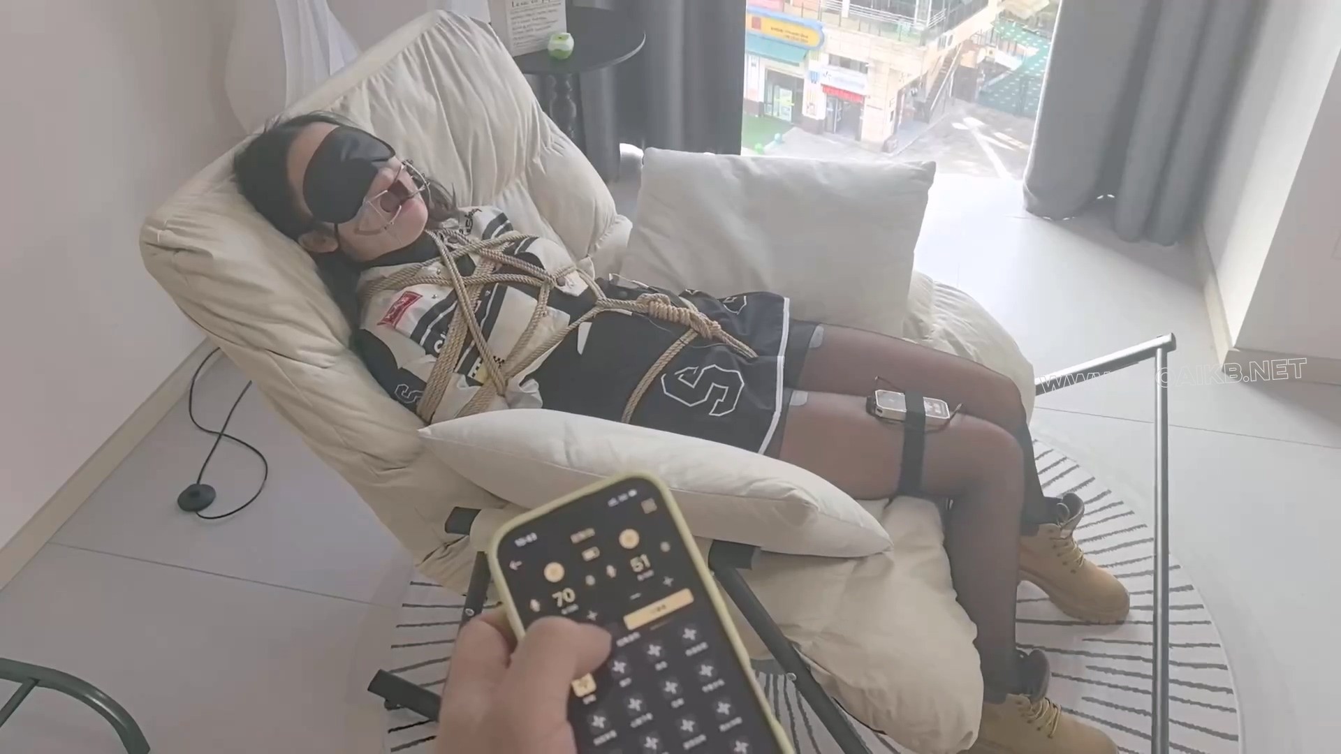 【FXX-SM-攸姬】约拍黑丝攸姬 无内体验内置震动 分析强糕不同 开口器释放口水 电击... 预览图 16