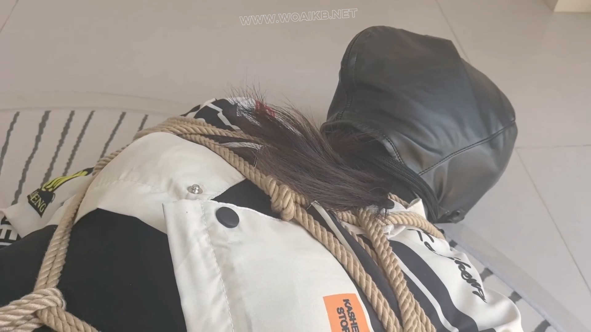 【FXX-SM-攸姬】约拍黑丝攸姬 无内体验内置震动 分析强糕不同 开口器释放口水 电击... 预览图 26