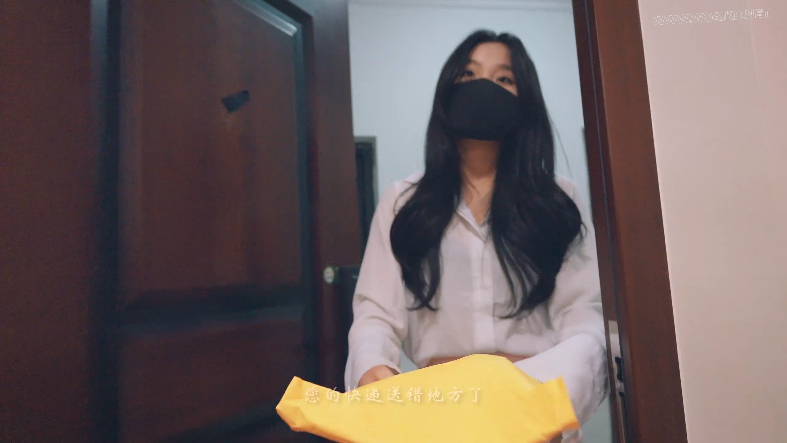 《OL的游戏4》OL错收邻居快递，好心送上门却被猥琐邻居诱拐，一圈一圈绑住腿听OL骚…