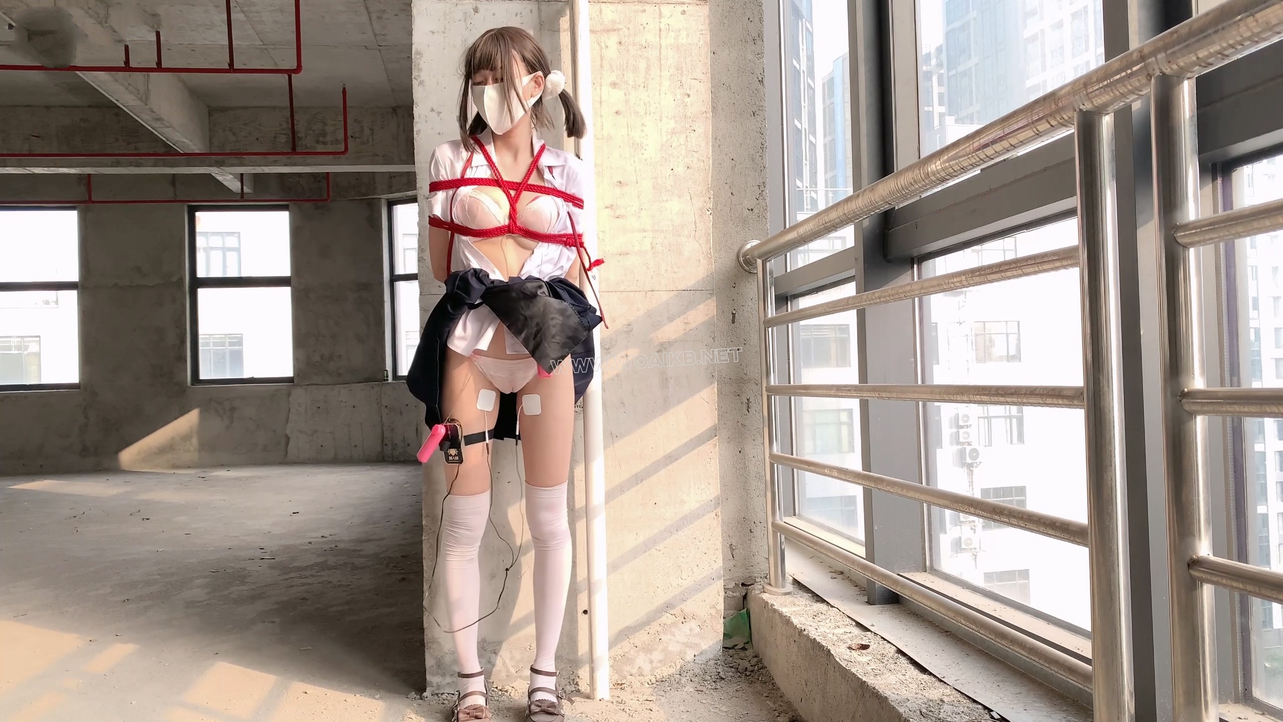 【尤美加奈】废墟最终章！双马尾白丝JK被羞耻调教 窗边调教+独自放置+郊狼+蒙眼堵...