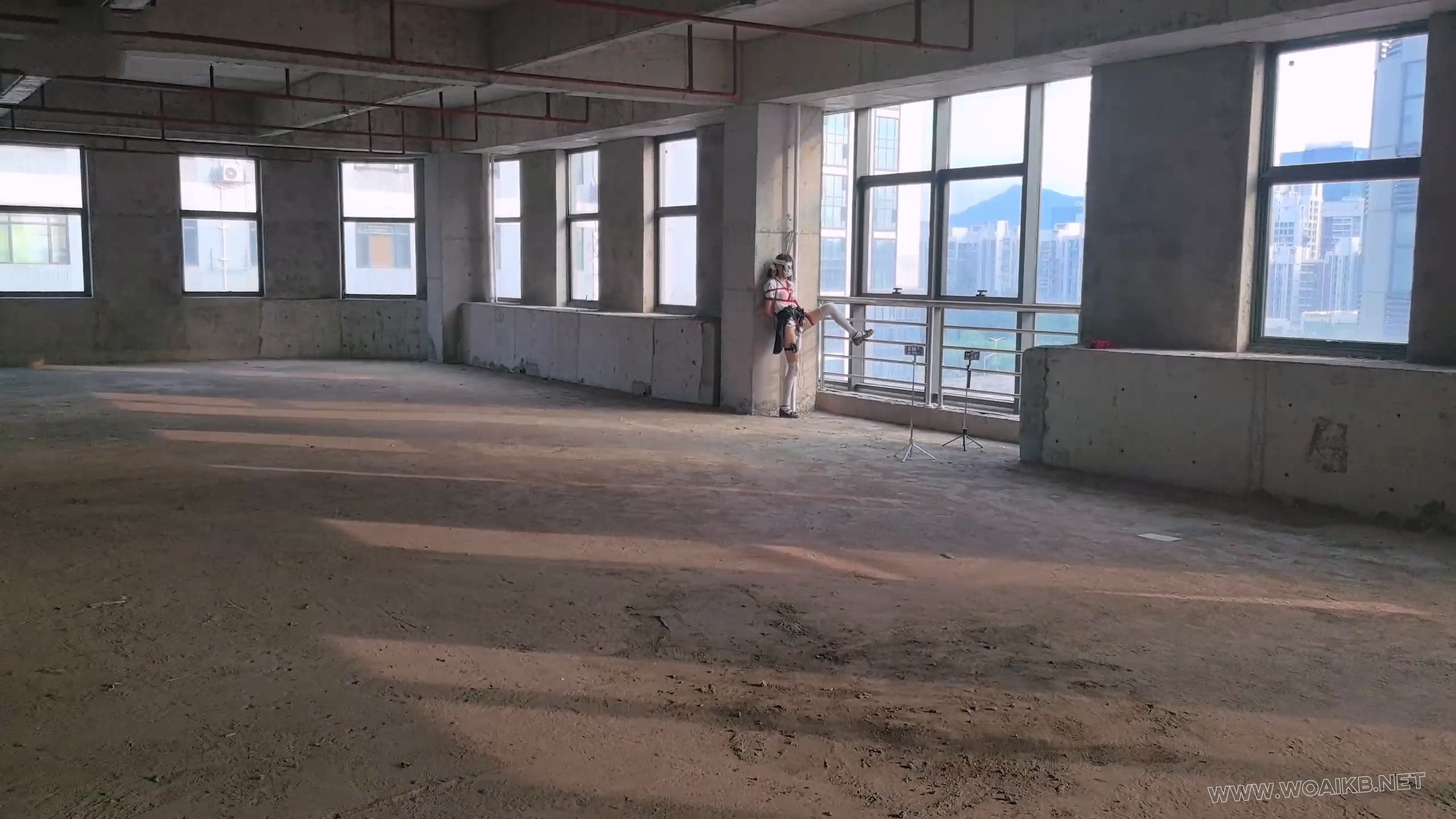 【尤美加奈】废墟最终章！双马尾白丝JK被羞耻调教 窗边调教+独自放置+郊狼+蒙眼堵... 预览图 14