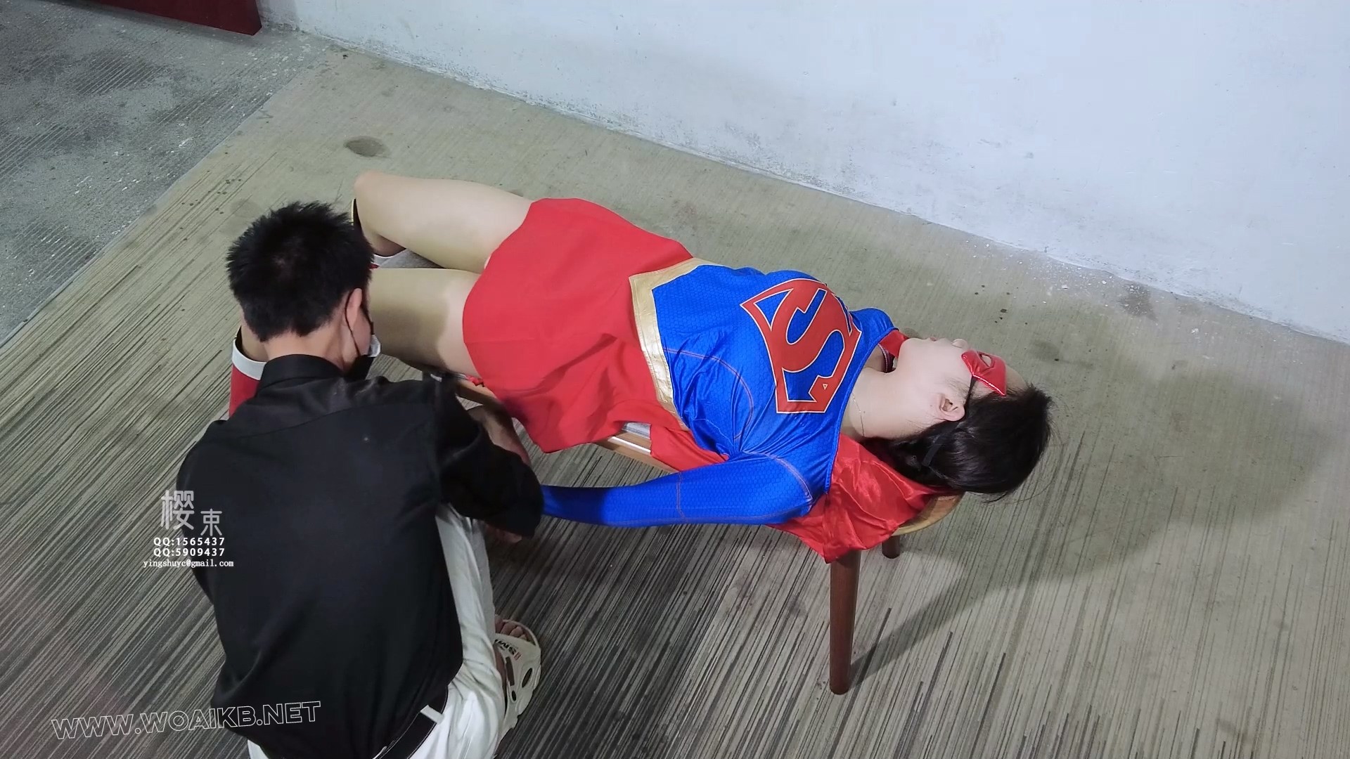 被歹徒狠狠的榨干的女超人！敏感的被跳蛋震的内内都湿完了！戴吸乳器固定棒棒羞辱... 预览图 4