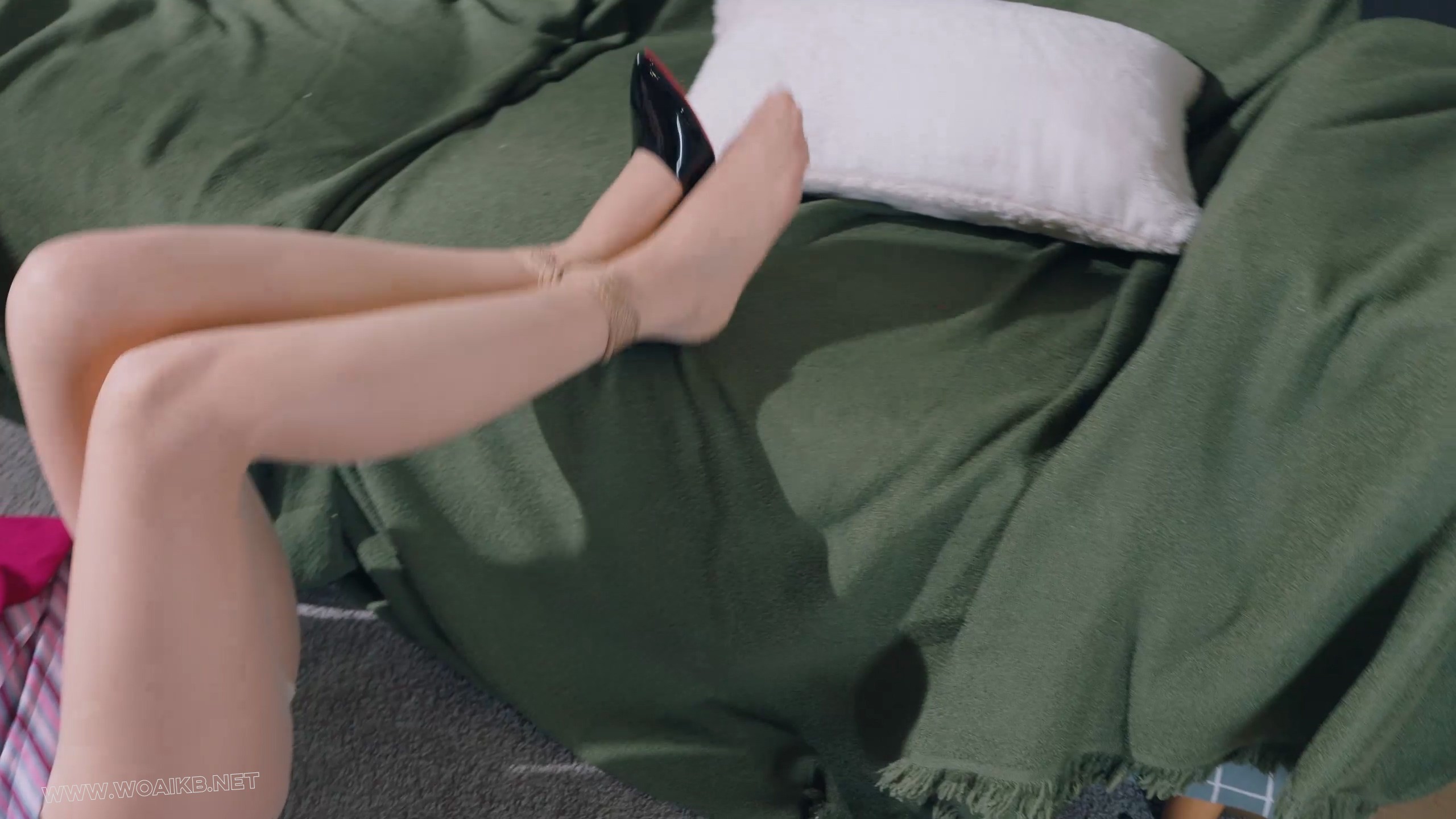 《美女空姐劫持记4》丝足控的福利！！美女空姐被骗参加面试，被咸猪手摸丝袜腿，逃... 预览图 25