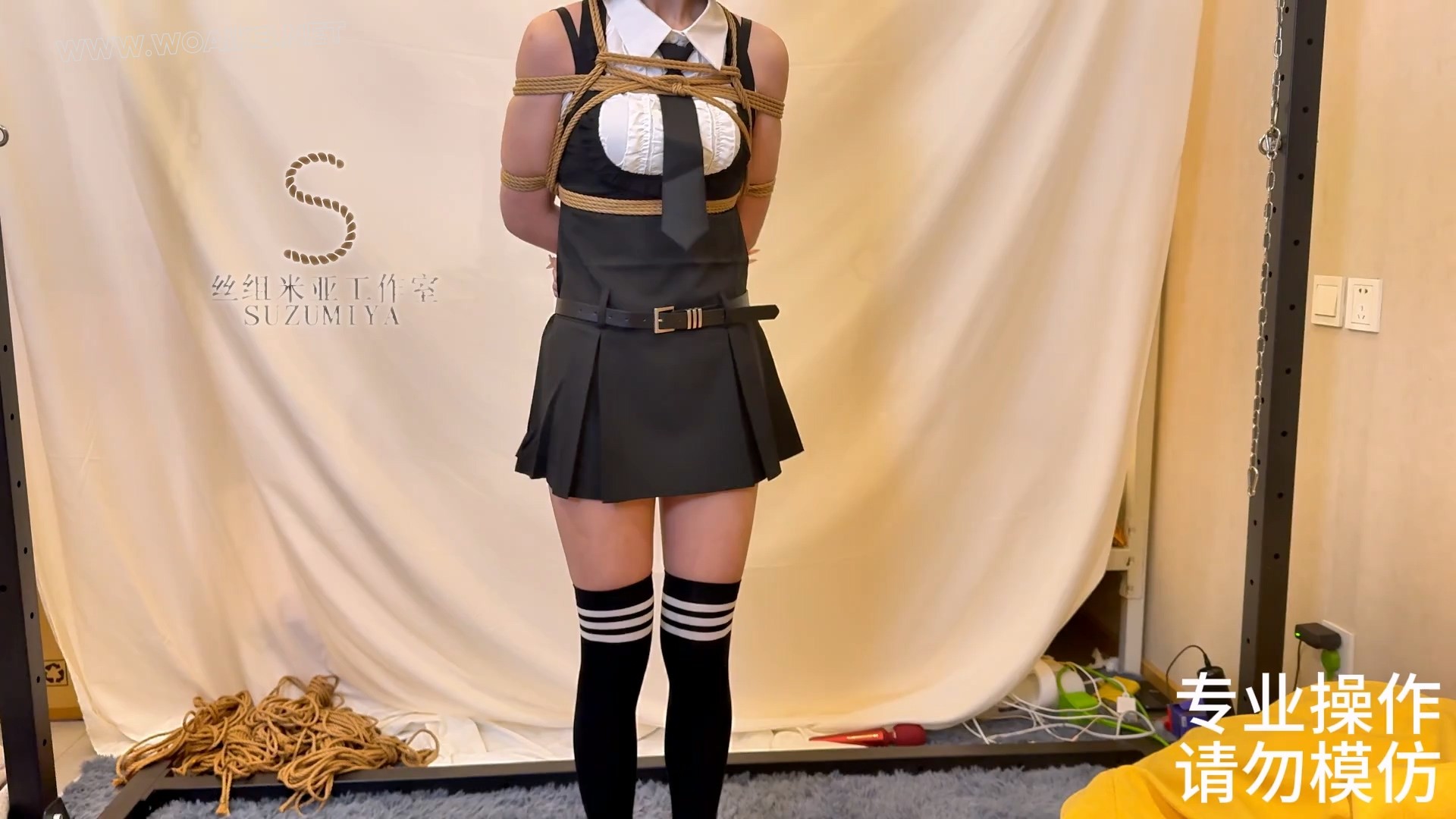 新人模特初次体验绳艺，最后双腿吊起，gc哀求不断