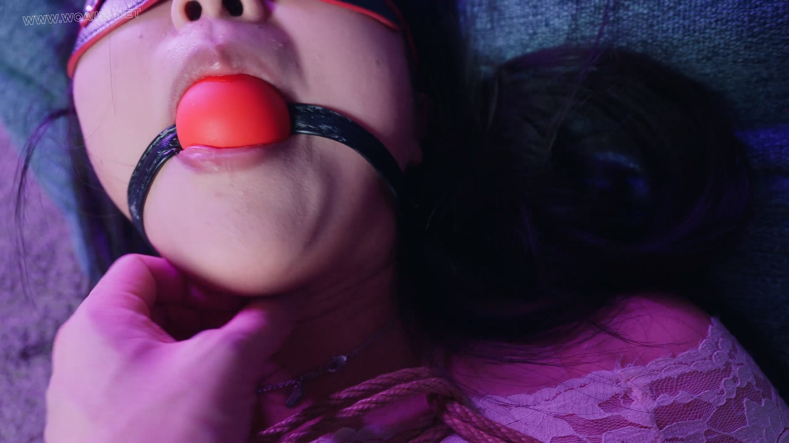 《落入面试陷阱的妹子3》上次抓住的妹子迎来的新一天，穿上白色长筒靴+油亮白丝，... 预览图 6