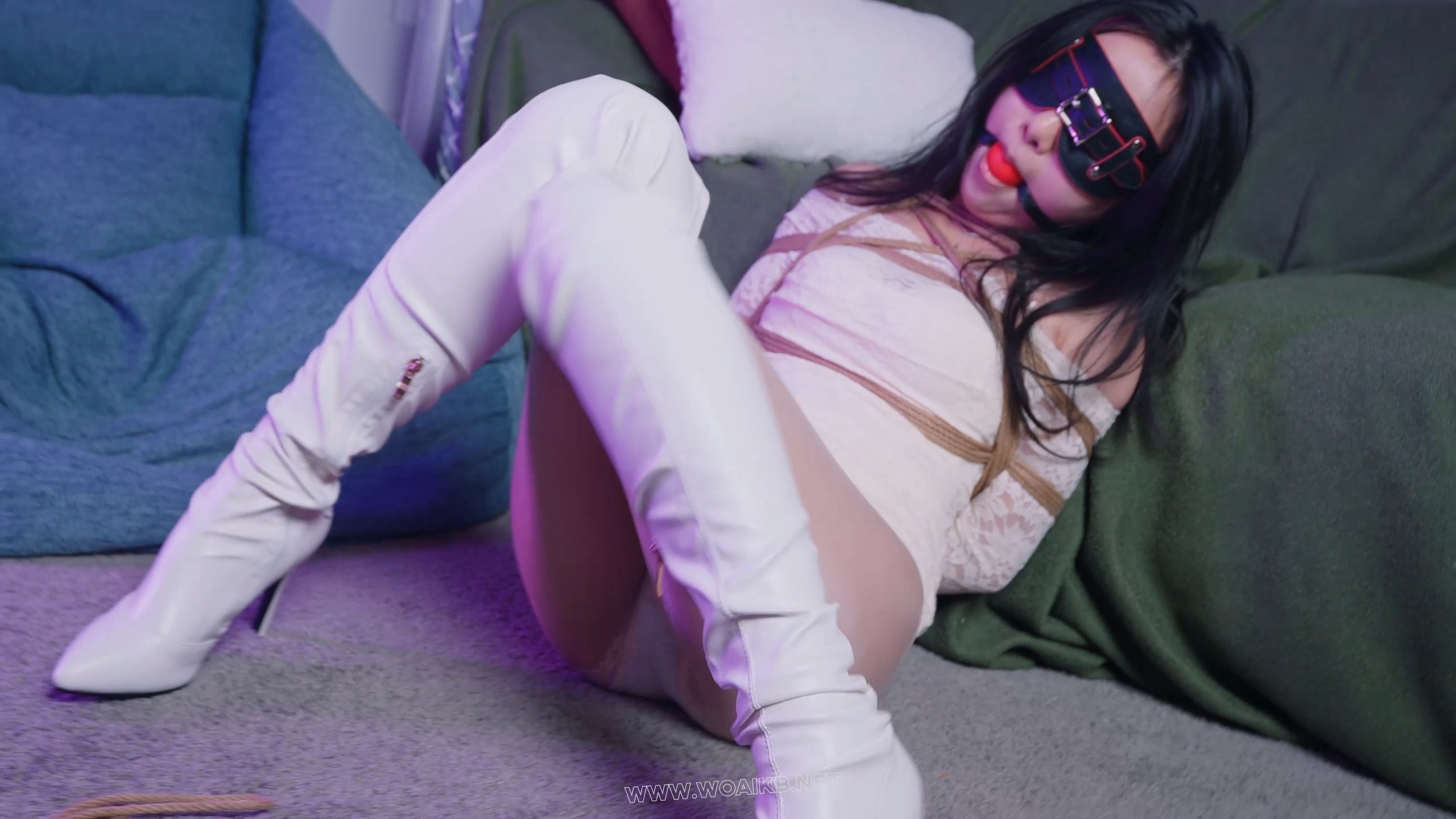 《落入面试陷阱的妹子3》上次抓住的妹子迎来的新一天，穿上白色长筒靴+油亮白丝，... 预览图 9