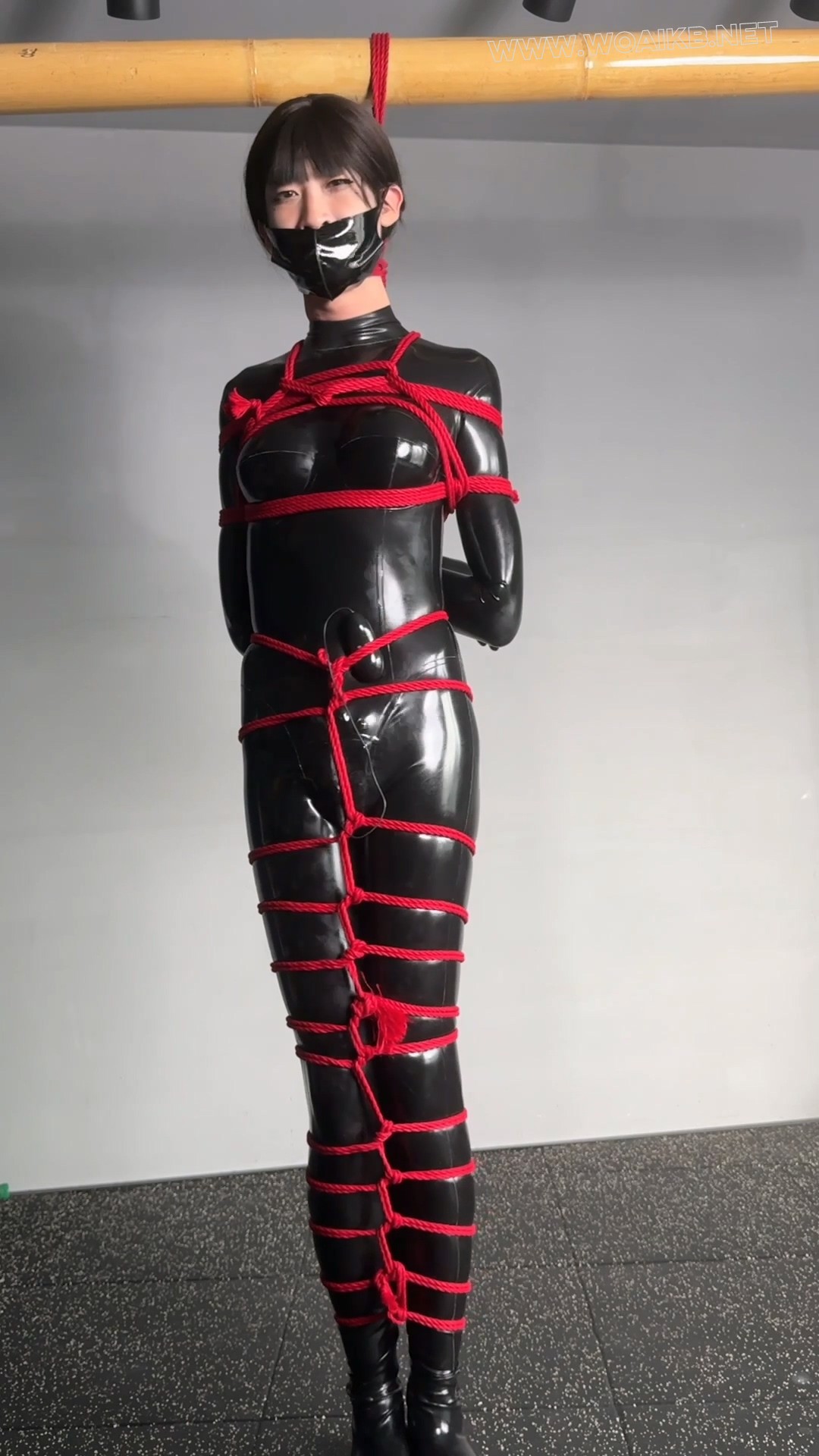 胶衣女郎跳弹放置，堵嘴蒙眼严厉鼻责 预览图 5