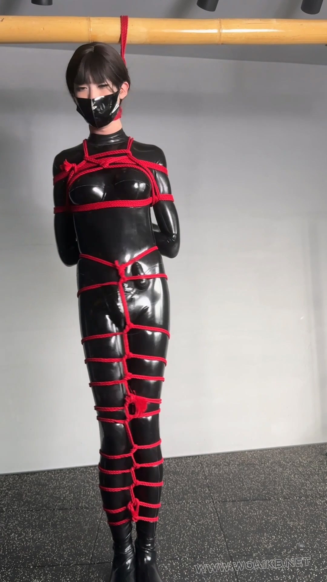 胶衣女郎跳弹放置，堵嘴蒙眼严厉鼻责 预览图 8