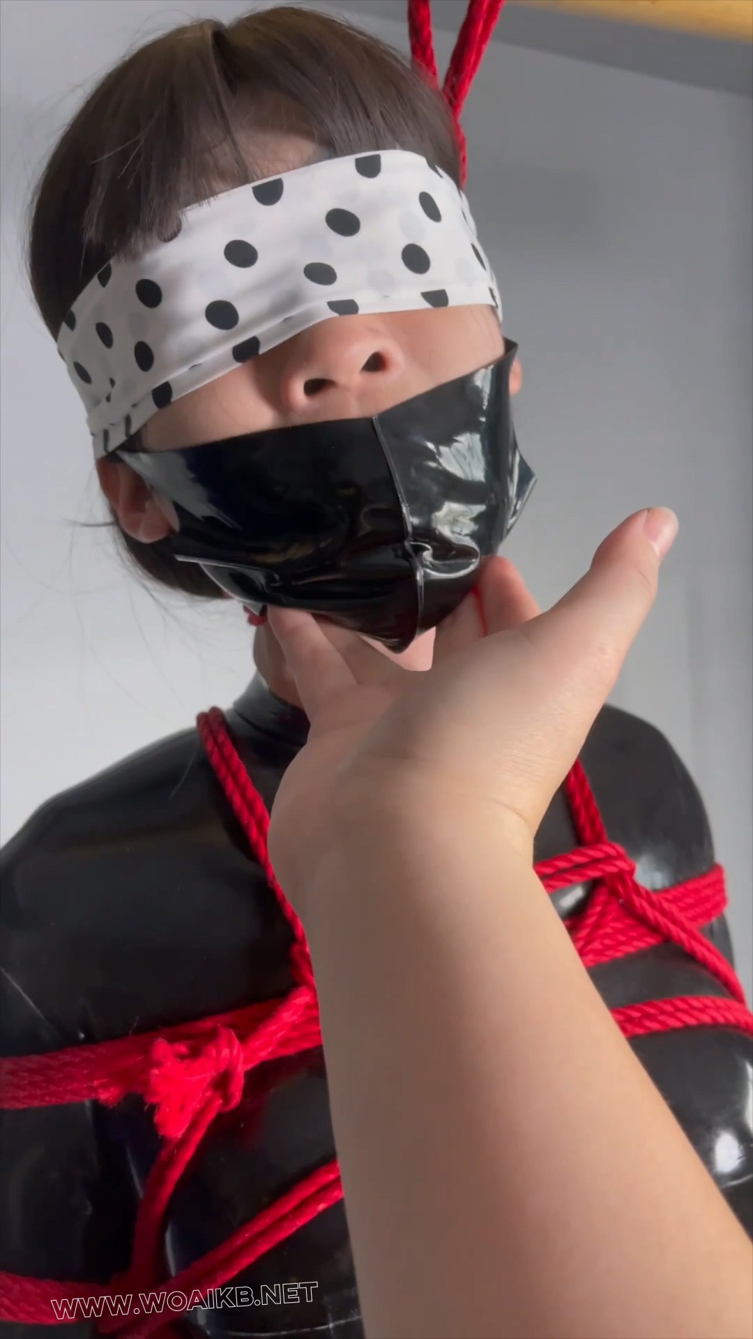 胶衣女郎跳弹放置，堵嘴蒙眼严厉鼻责 预览图 13