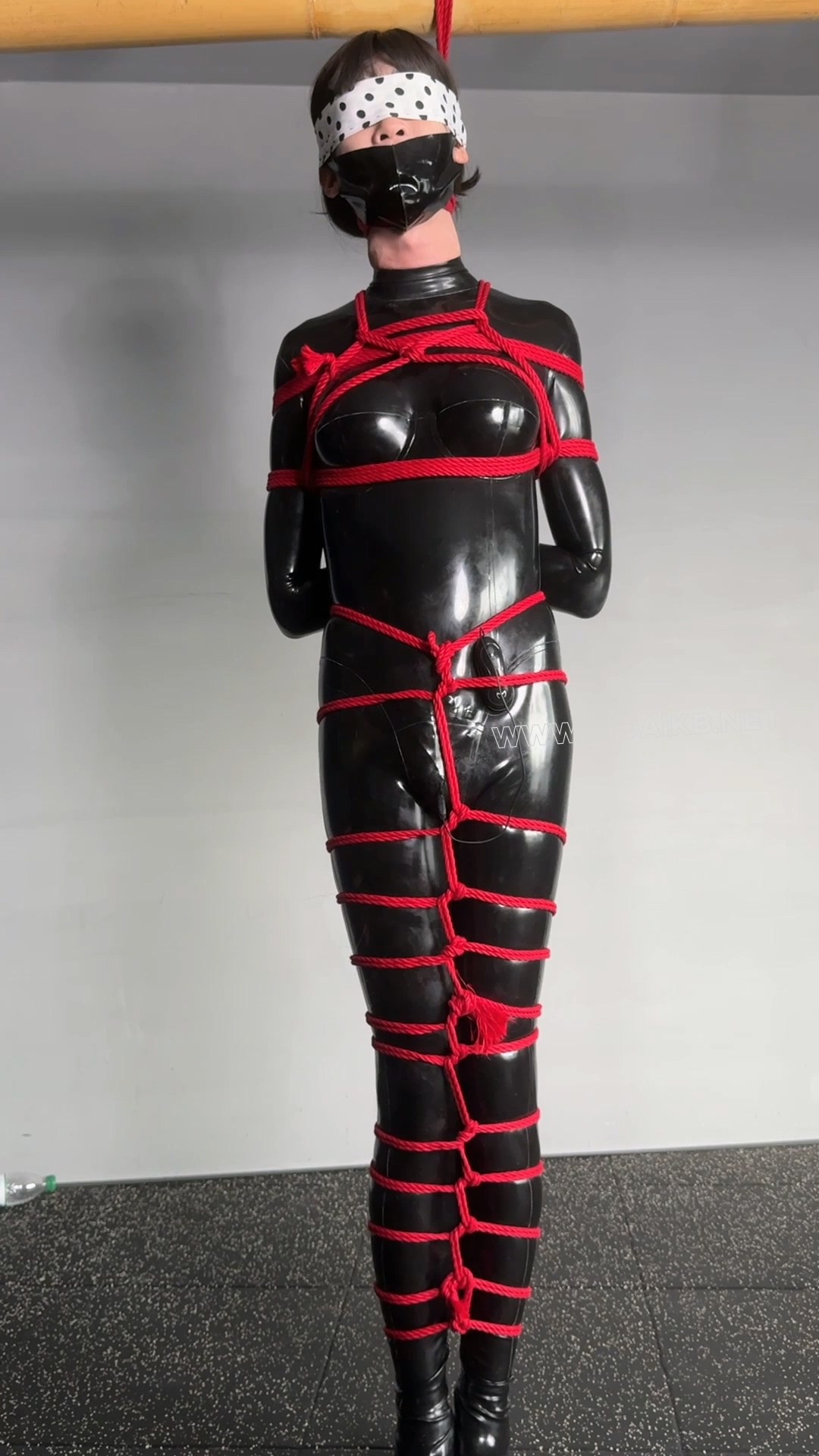 胶衣女郎跳弹放置，堵嘴蒙眼严厉鼻责 预览图 14