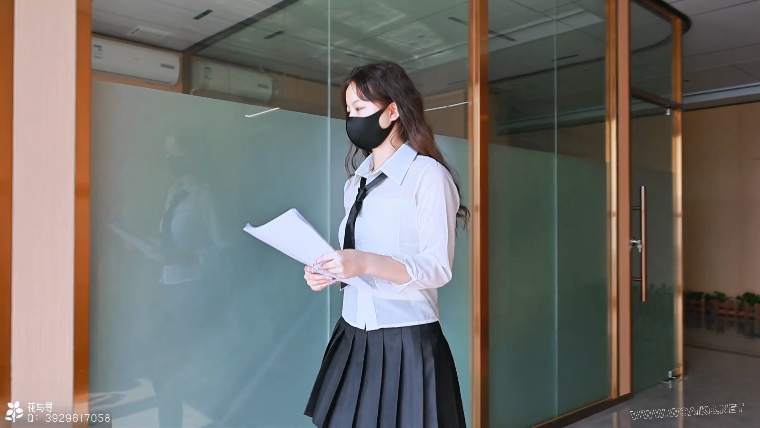 女女调教《变态女高管要挟绑玩下属》你也不想失去这份工作吧，穿上下属的黑丝调教…