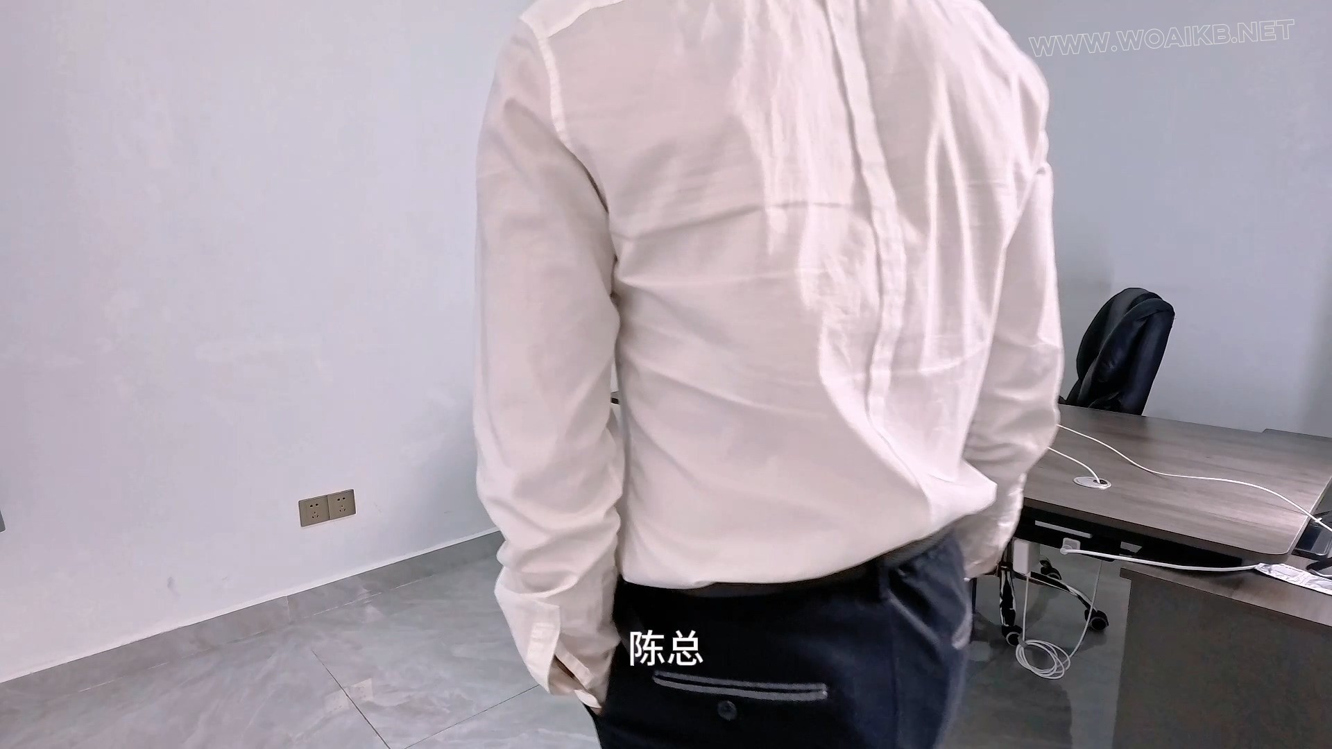 女神老板系列番外篇1：雯雯的罚站架挑战（one bar prison+棒棒）