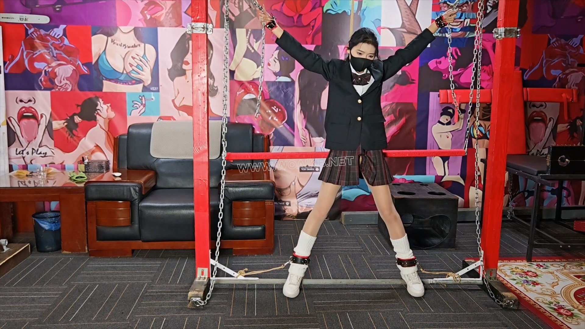 定拍汤圆JK 着装 龟甲缚火字形吊在龙门架上