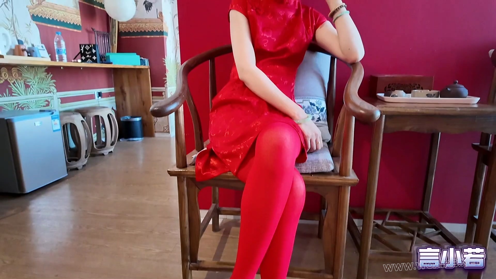 被固定在椅子上好好的享受爱的抚摸吧