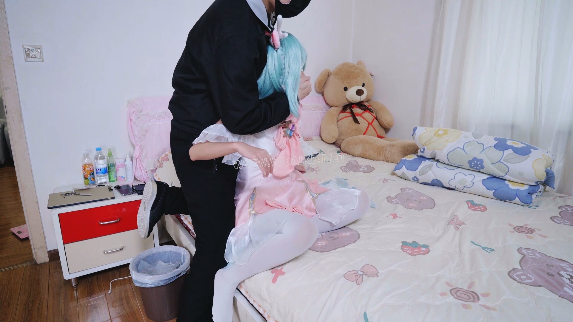 定拍之瑶妹COS捆绑，驷马+M开腿+丝袜套手+丝袜堵嘴+震动玩具