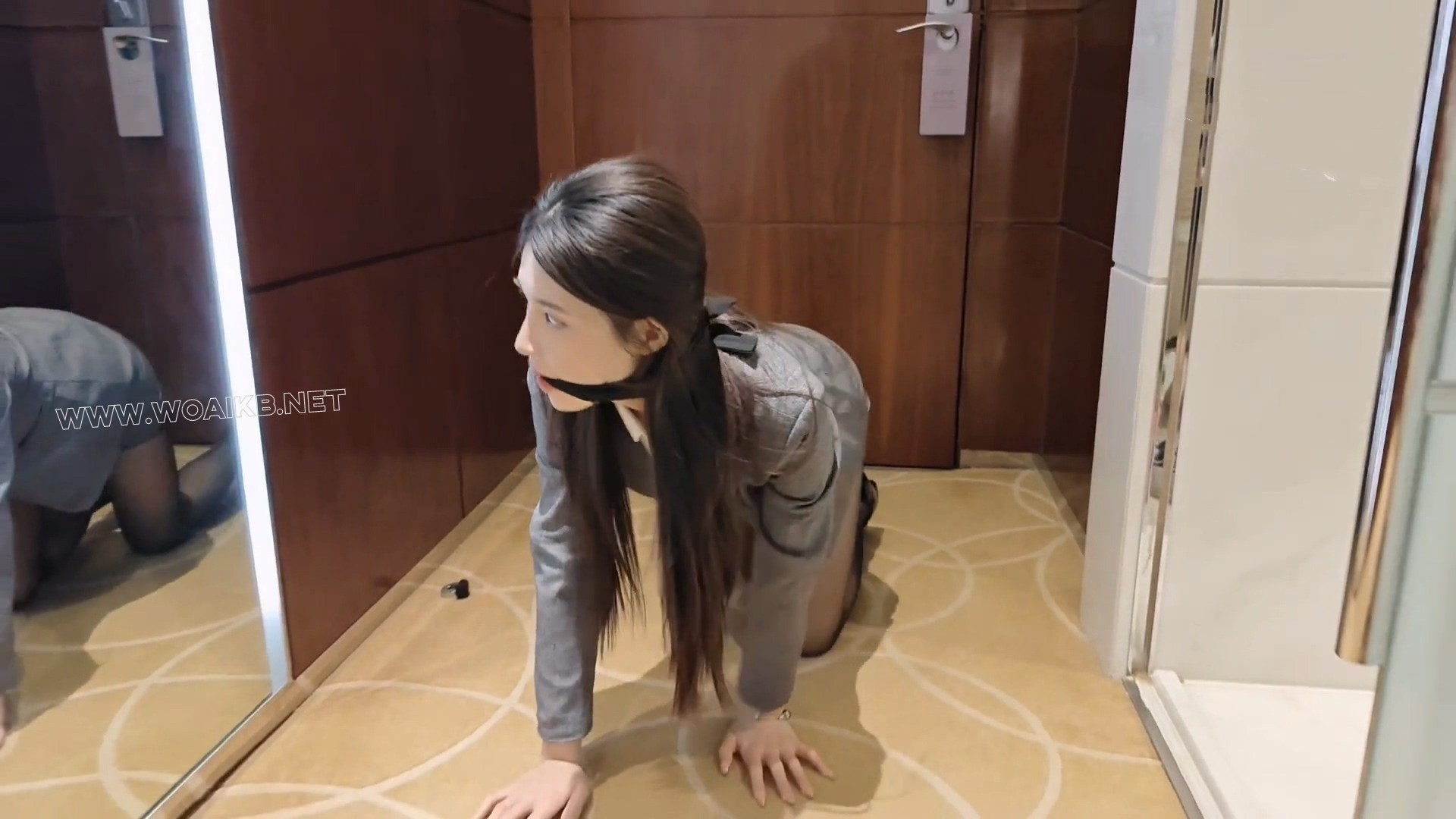 被测底调教至虚脱的酒店前台