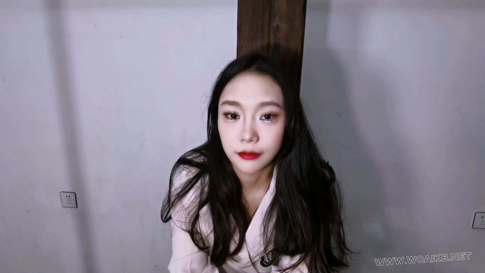 让驴驴马步挣扎一种最难受的一种新发明,就是高跟里面放黄豆,鞋底鞋跟在打上腊,看她…