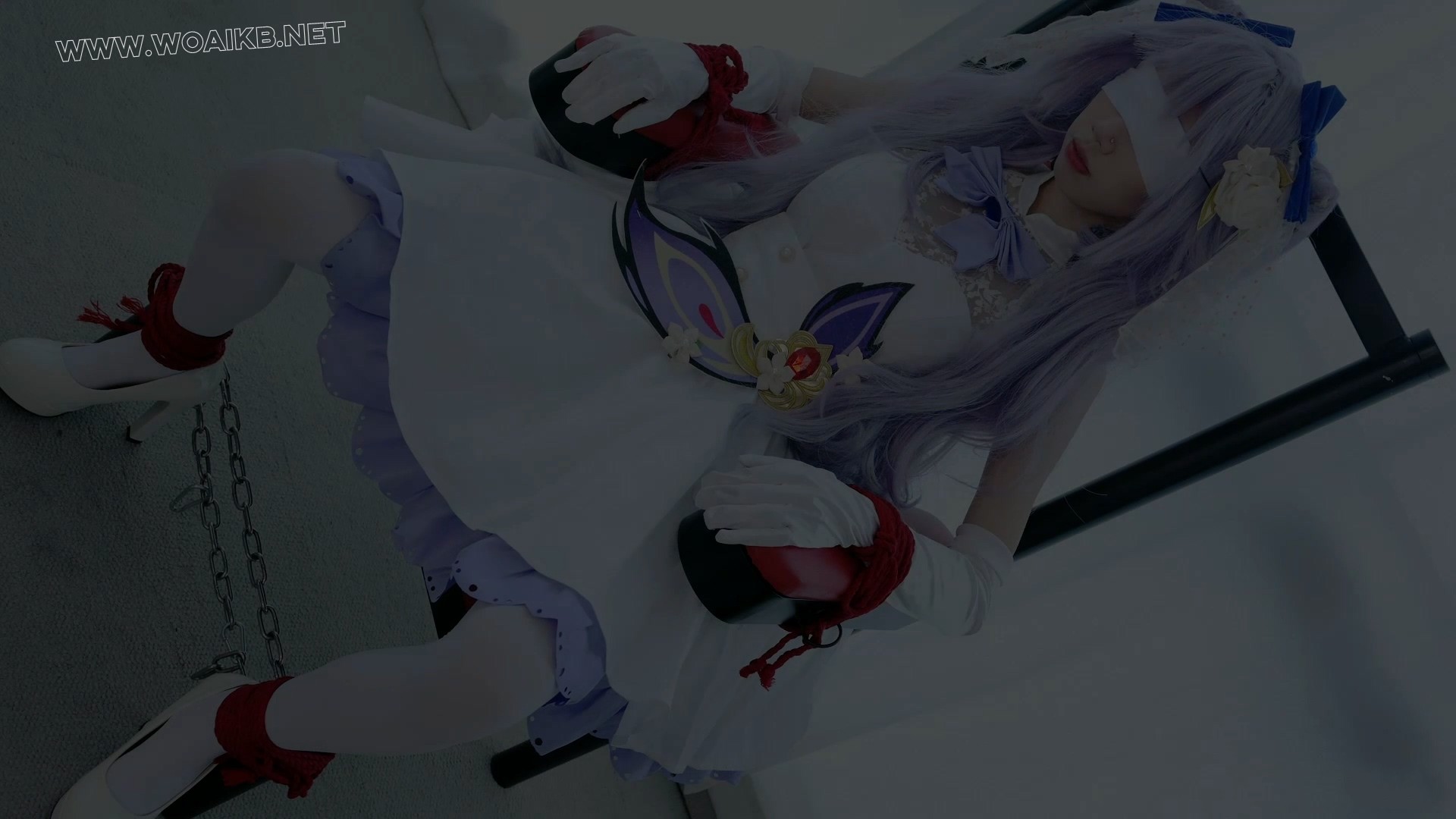 花嫁刻晴的蒙眼堵窒西游戏 花嫁刻晴原地升天 原神 COS 花嫁刻晴 蒙眼堵嘴 白丝高跟…