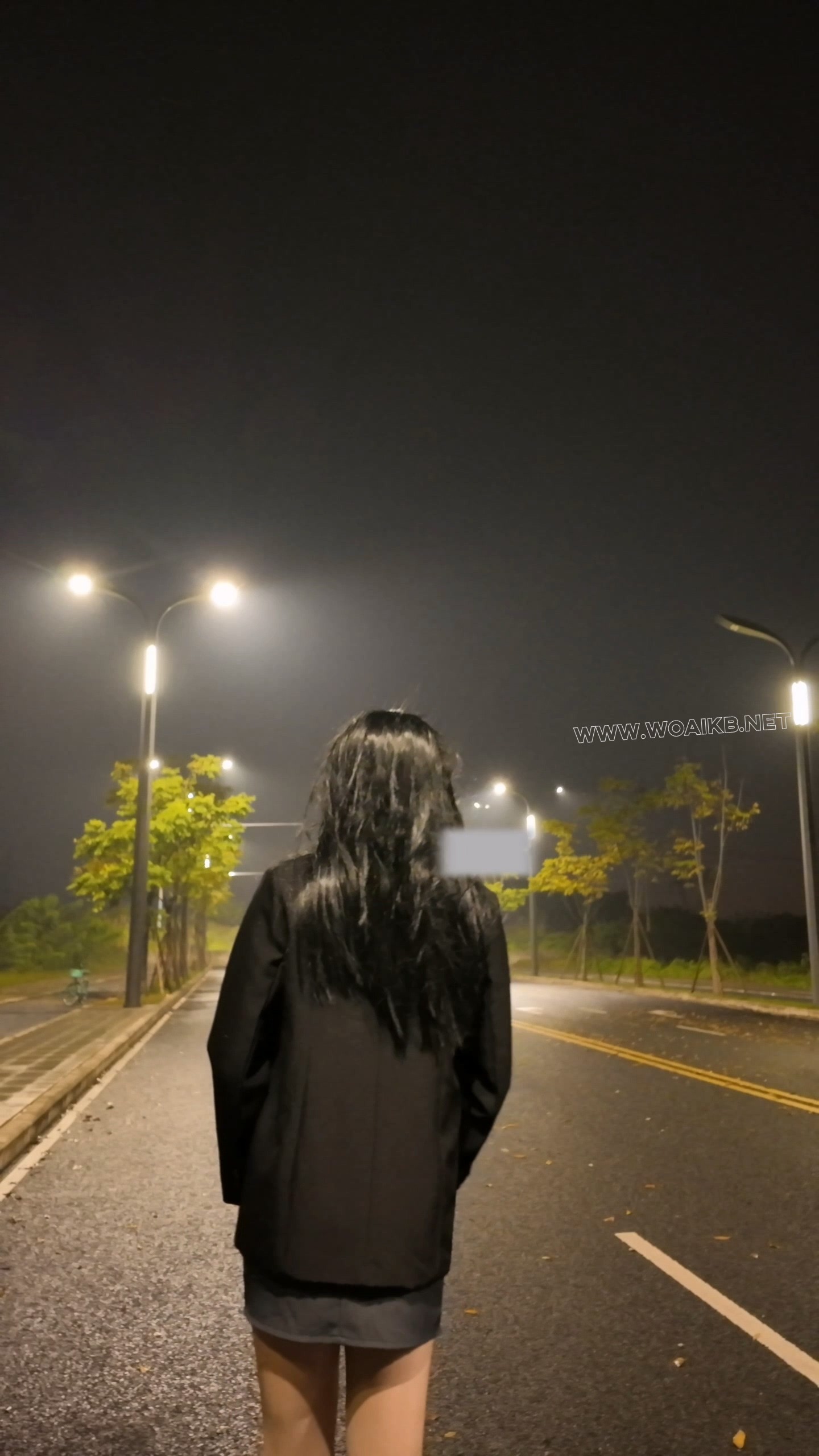 户外肉丝OL郊狼背铐过马路挑战SubM