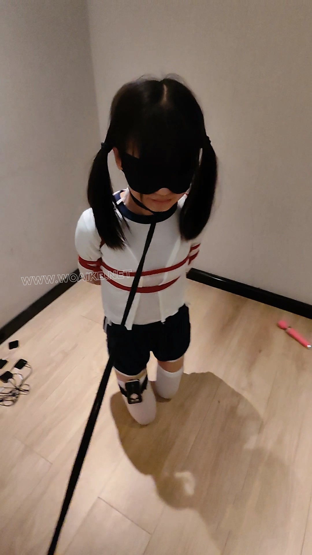 霄酱第三集（上）体操服霄酱原味袜子+肌肉贴堵嘴+椅子M腿棒棒强高+鸭子坐郊狼棒棒…