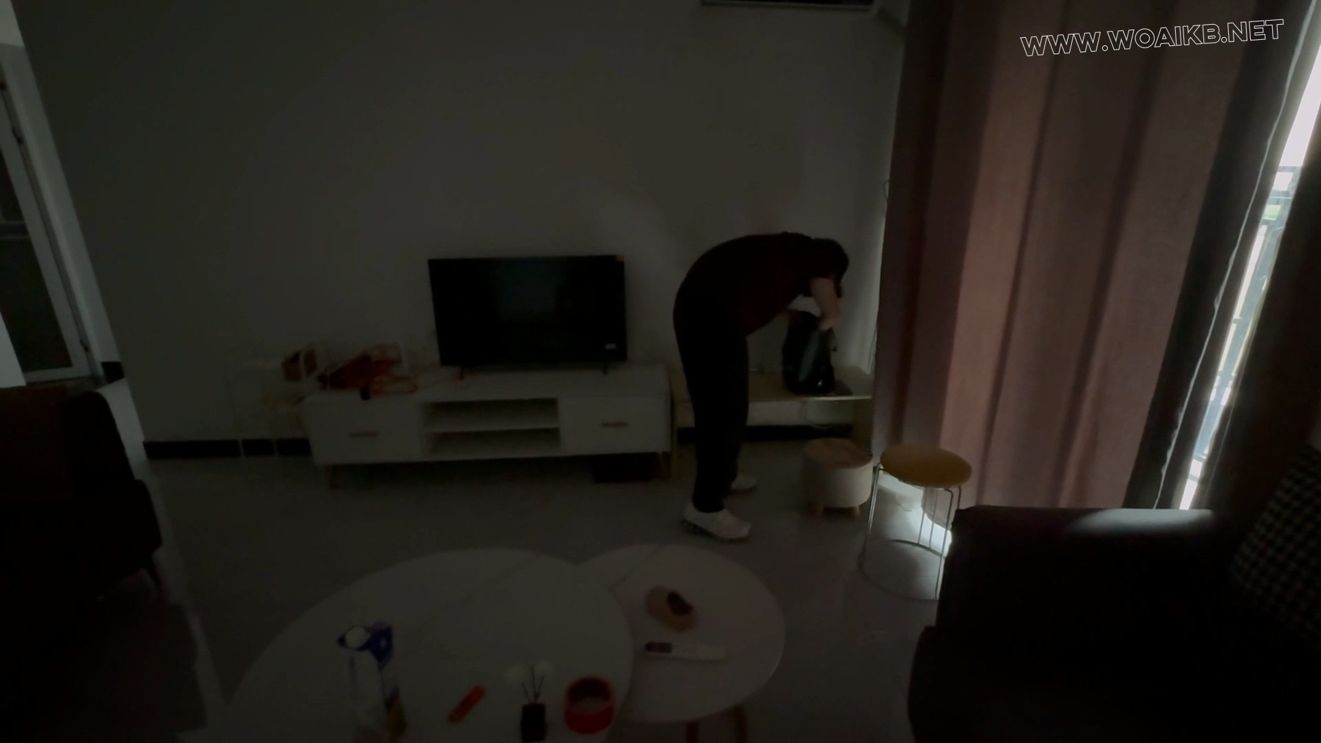 大胆小偷被发现还捂晕 放肆小偷