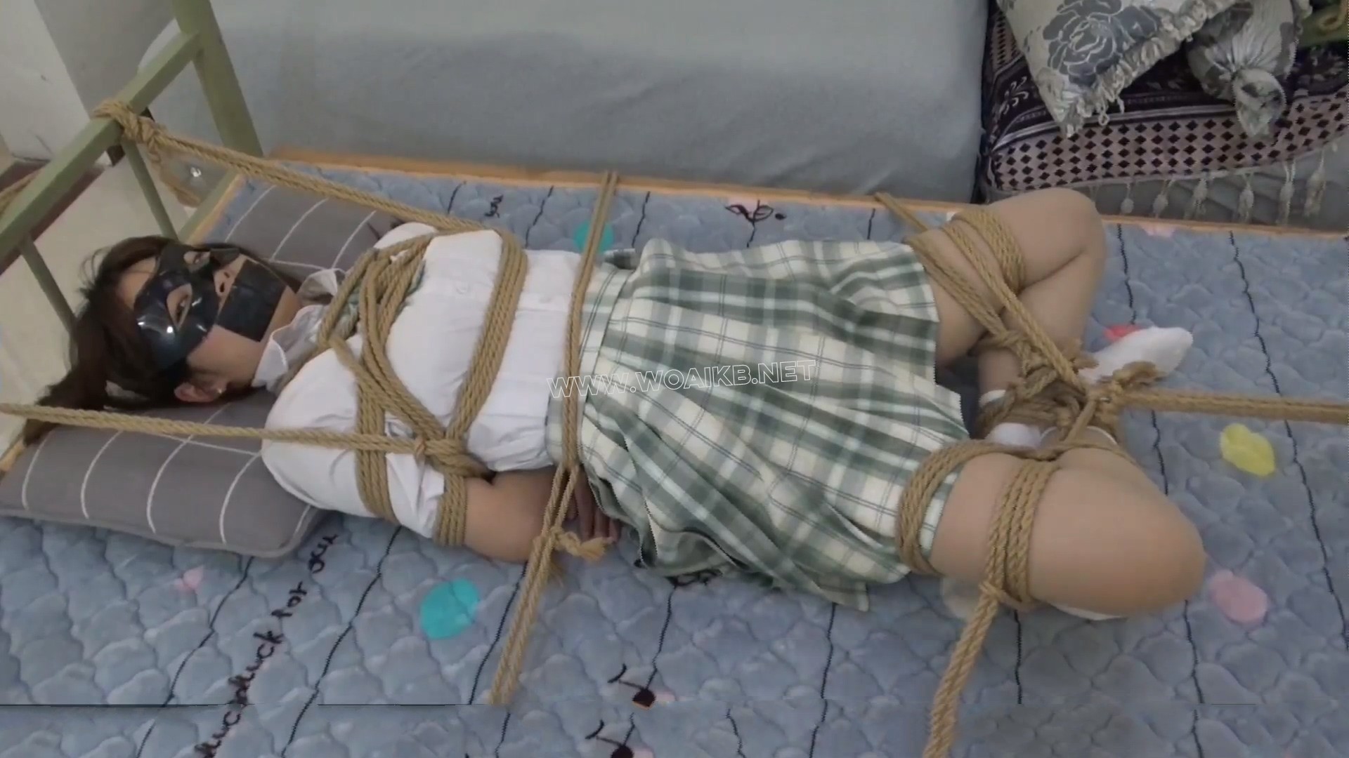 【荷露】JK肉丝白袜 双马尾 一次拷问式TK 完全固定 闻鞋全身挠 快要崩溃也无济于事