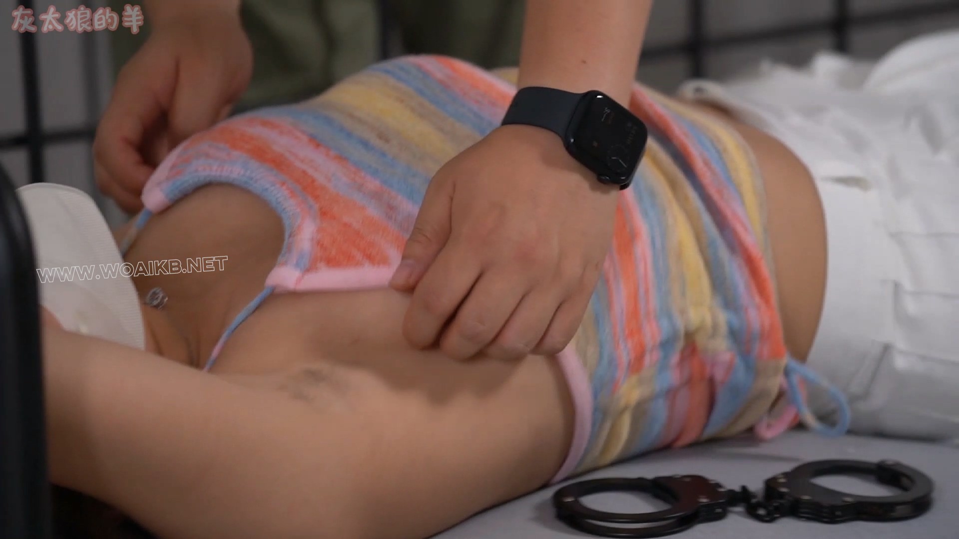 月亮女神遭铁架扎带与绳子捆绑【动弹不得】，郊狼+强力电击片+腋下TK+M固定 挣扎叫…