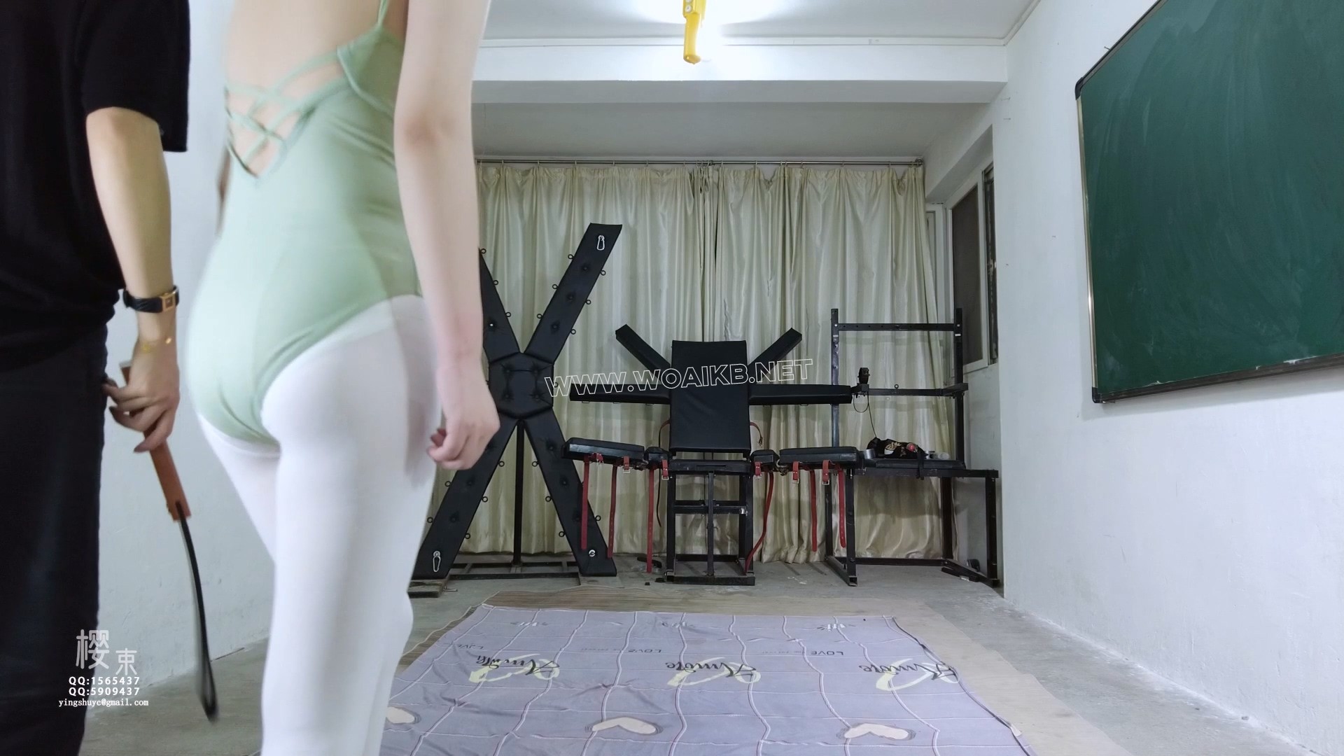 舞蹈生强制单脚吊拉腿狂挠白丝小脚腋下惩罚痒到求饶认错！手撸强G！口球口水拉丝流…