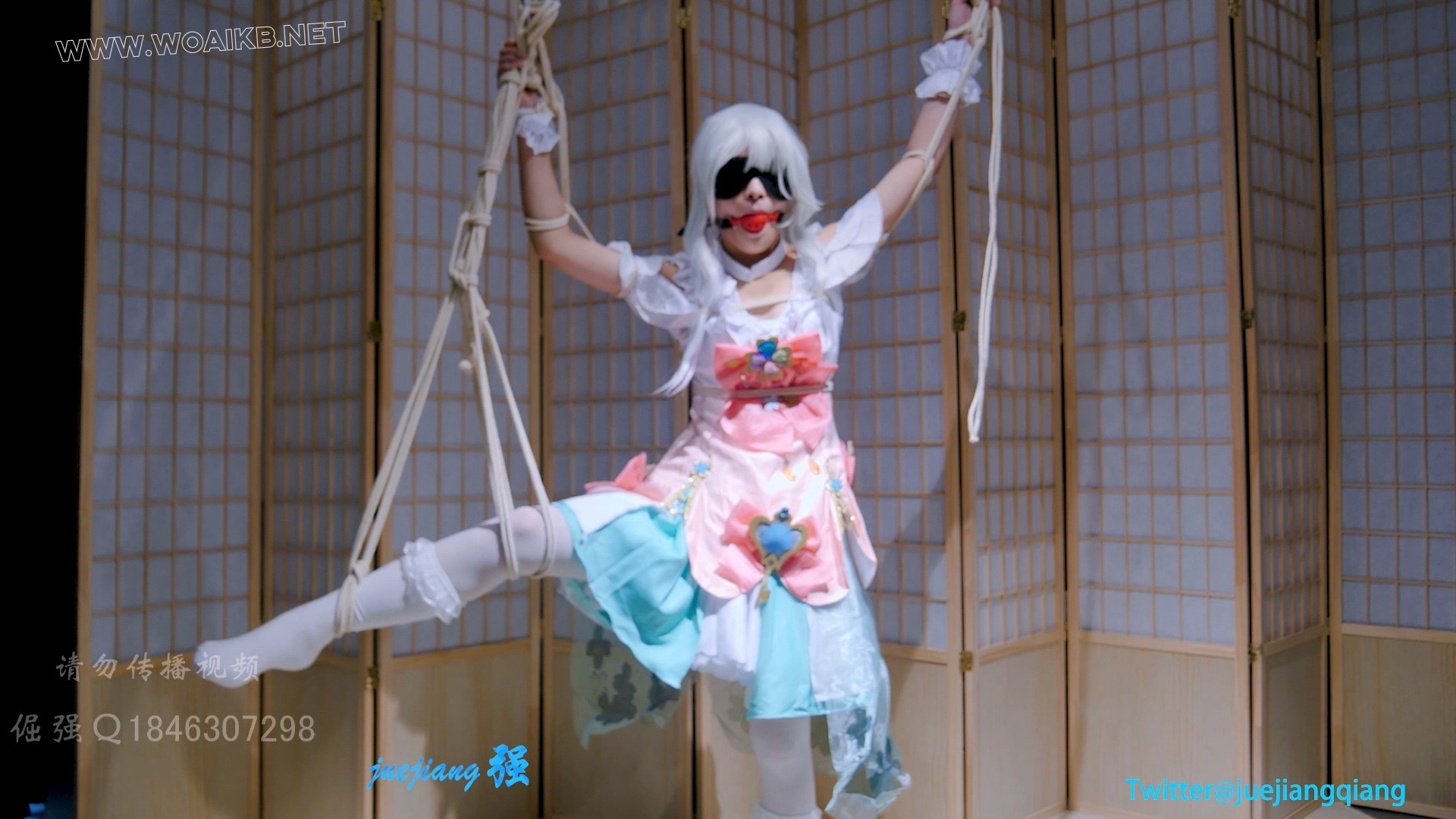 小琦cos单腿吊缚震震定拍