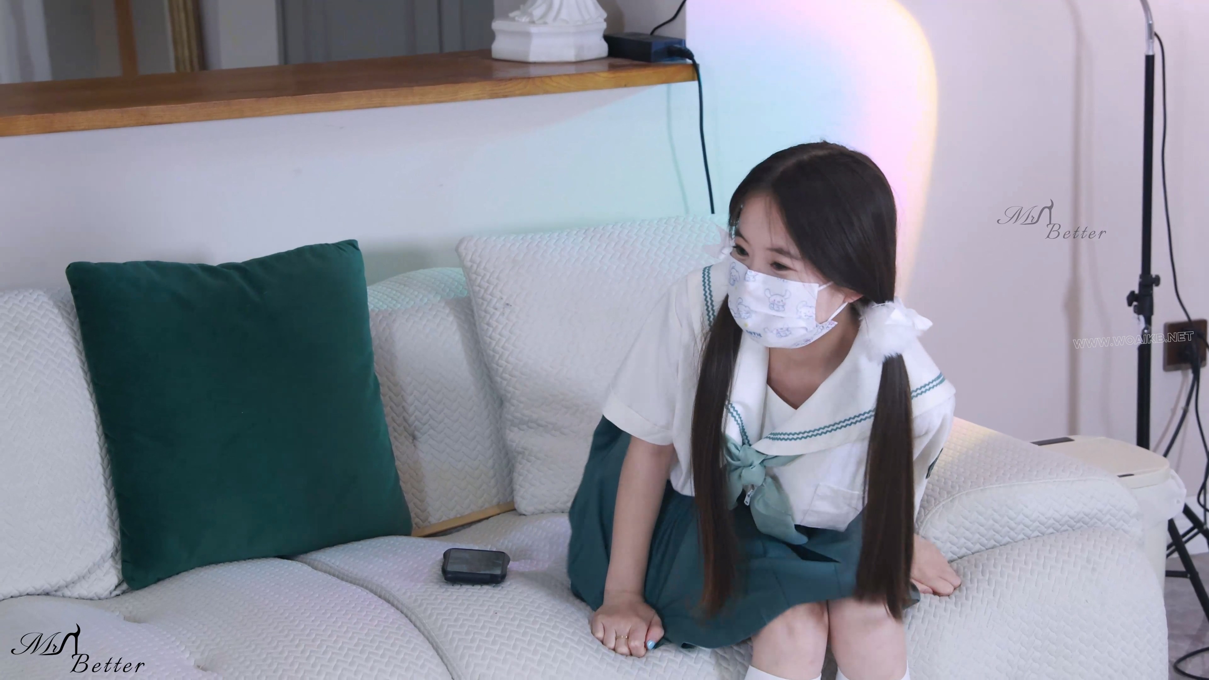 妹妹欺负姐姐 小萝莉青青无聊加发现一些不为人知的事，而给姐姐倩倩捆绑起来欺负戏…