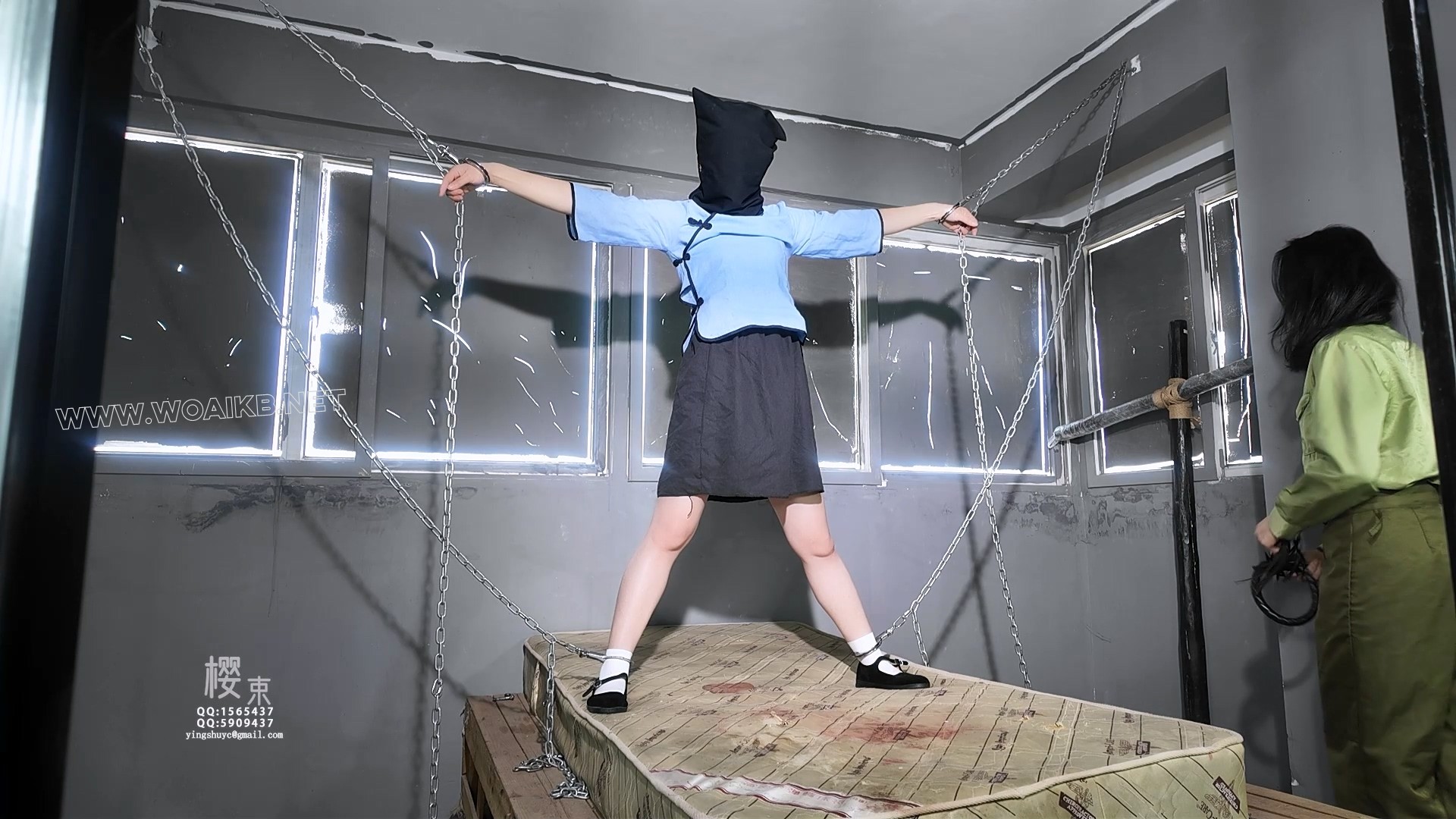 女学生被牢房酷刑审讯电击鞭打折磨！棒棒吸乳器羞辱强G！充气口塞充气口水拉丝流出…