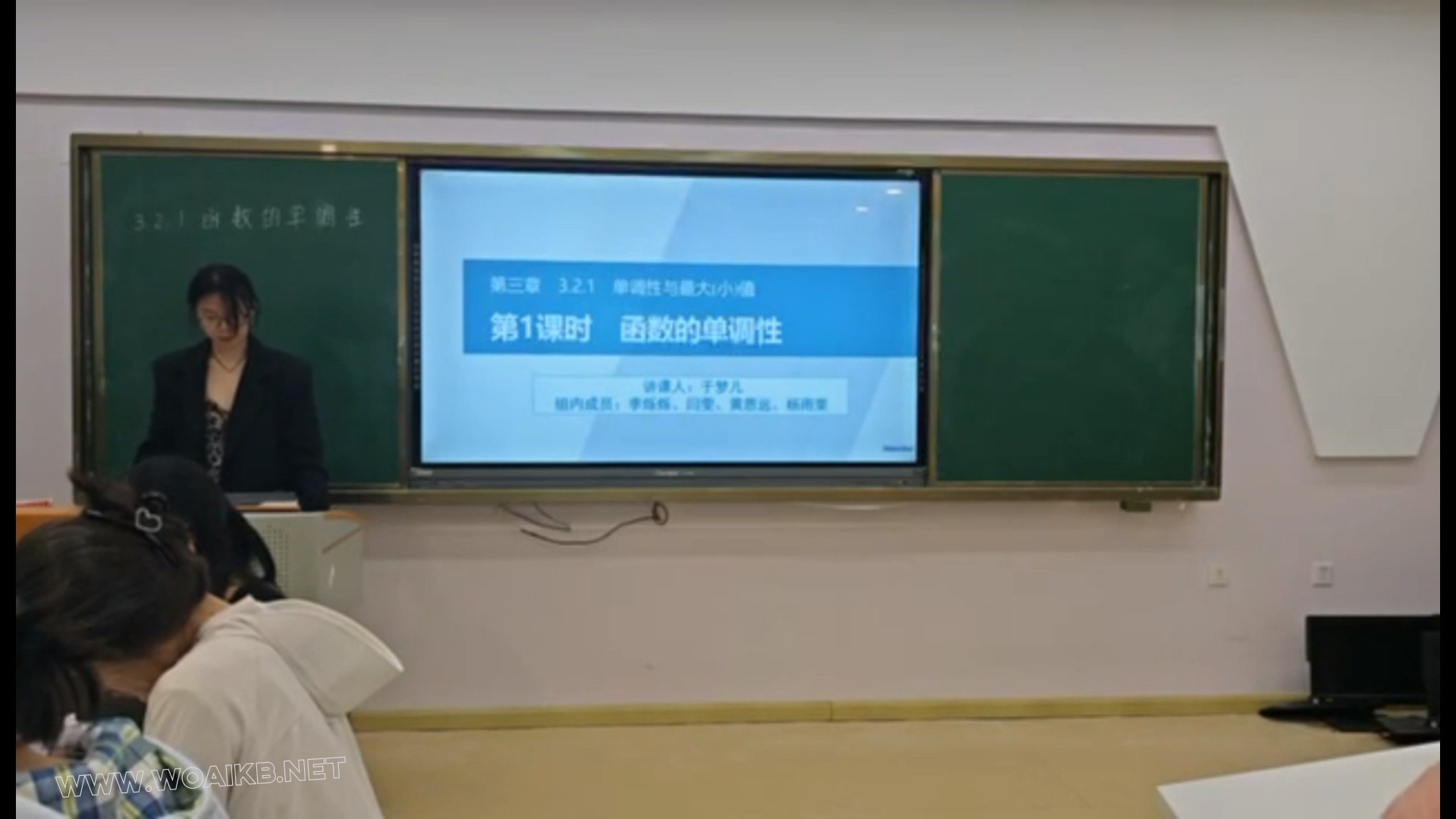 真实女教师夏可暑假在工作室做小狗。