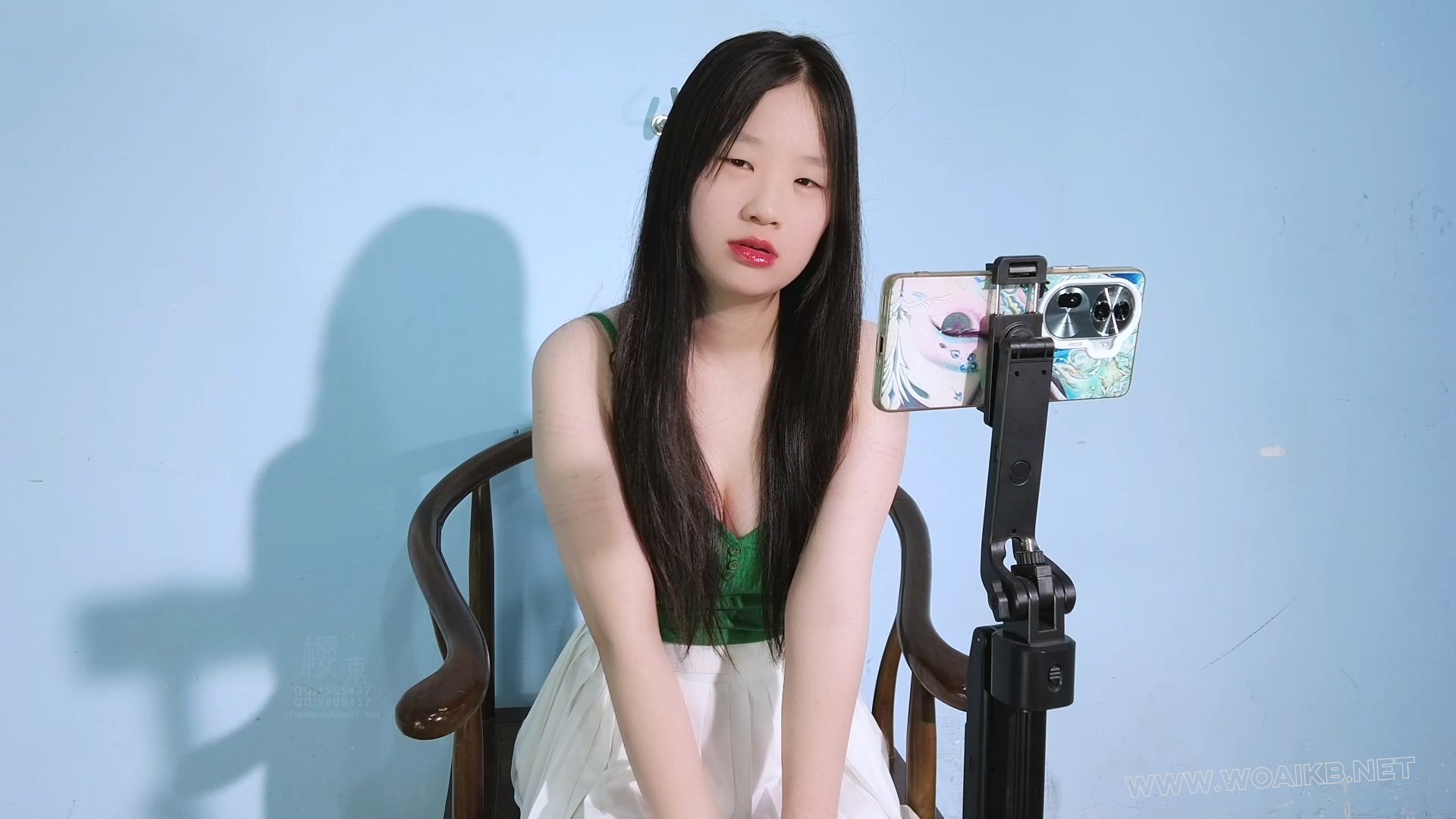 苏苏主播直播时被变态粉丝闯入家中捆绑威胁玩弄！挠痒开口假Y具深喉折磨！吸R器棒…