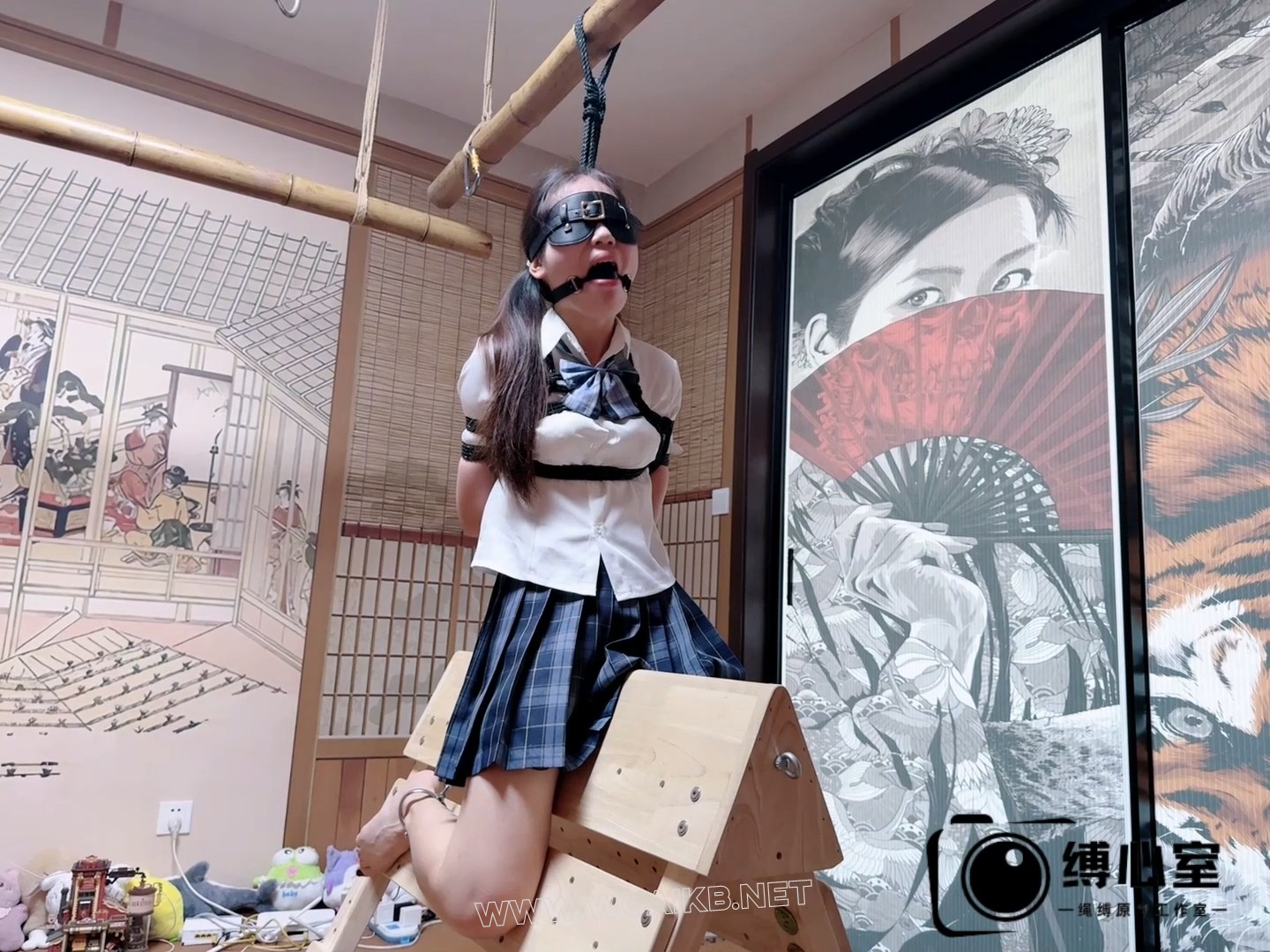 双马尾JK少女的绳缚地狱！一天高强度折磨，木马、驷马、吊缚折磨，炮机+AV棒，多种…