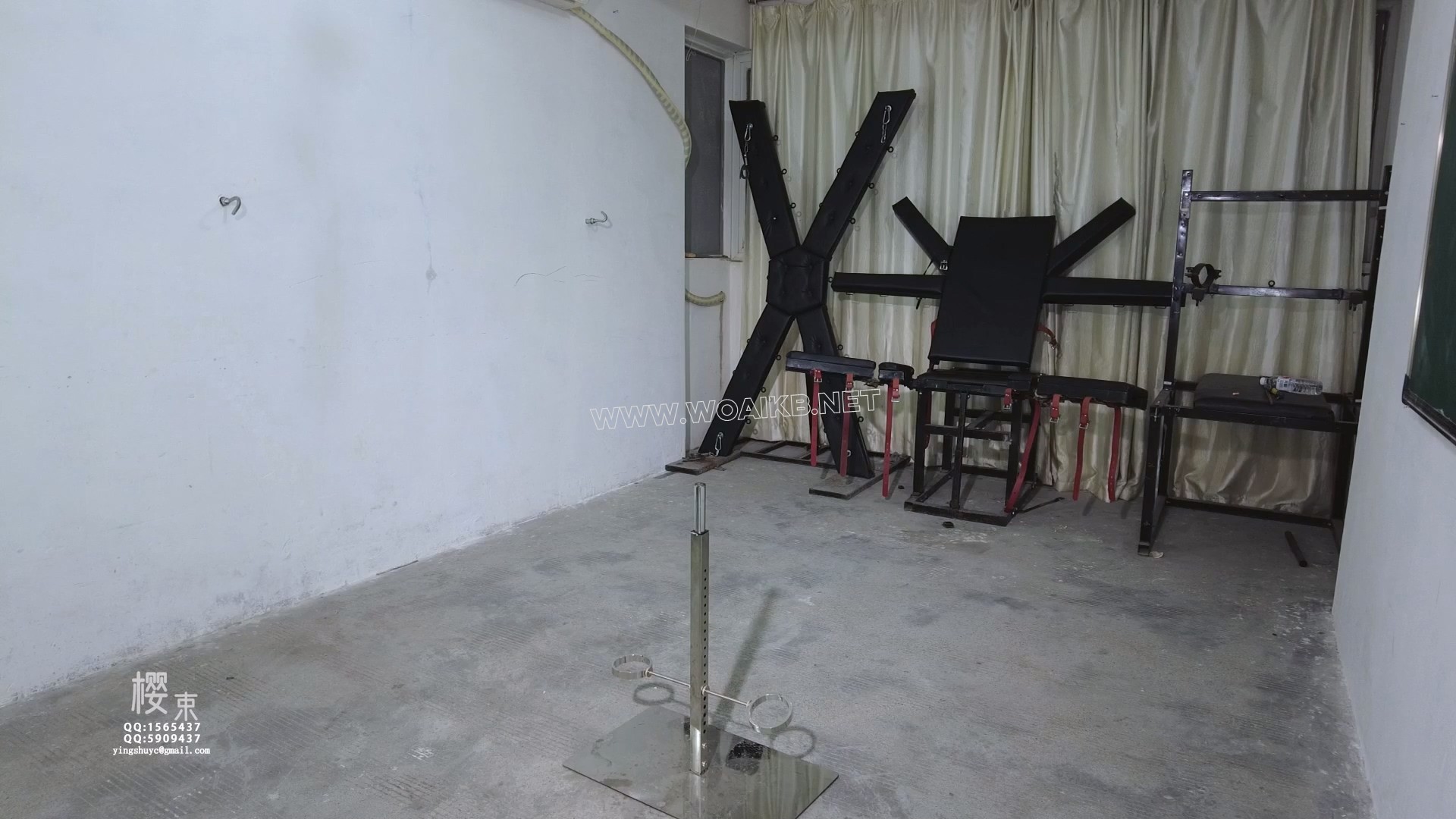 萝莉小妹被固定K9罚站器上狠狠抽打挠痒惩罚！棒棒跳D刺激强G！口球口水拉丝！ 《罚…